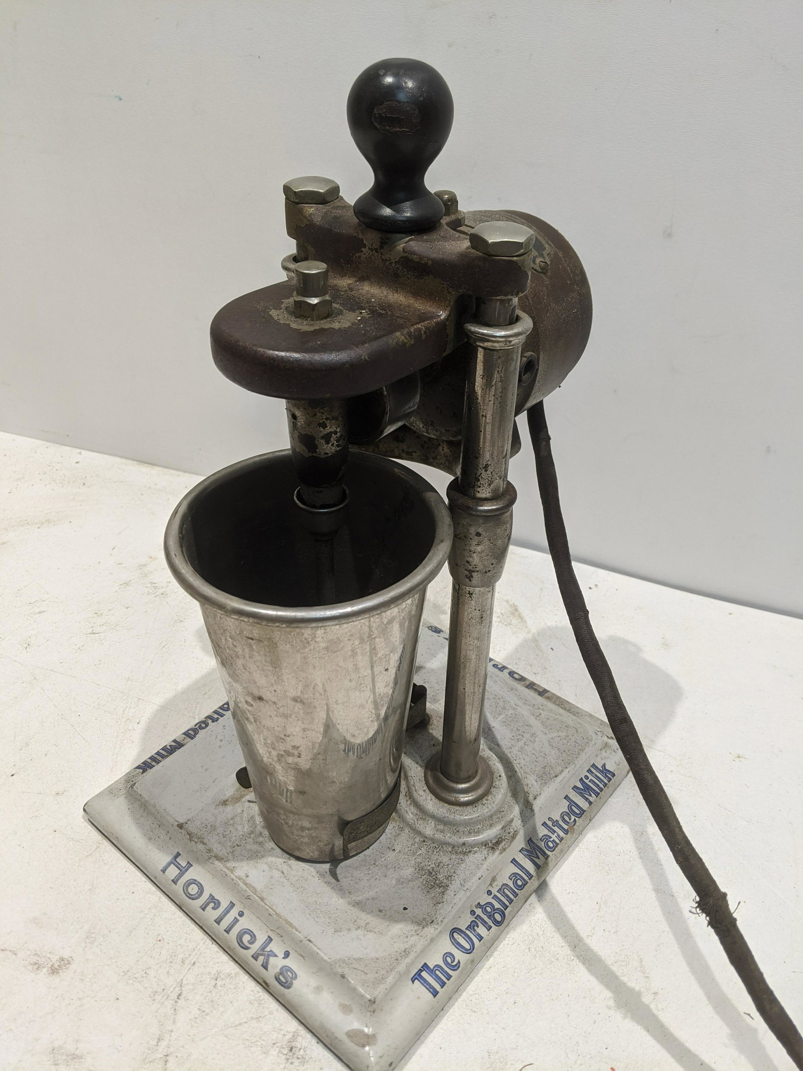 Antique Hamilton Beach no 41791 Malt Shake Mixer: Antique Hamilton Beach no 41791 Malt Shake Mixer on marble base. Measurements in inches: 8 x 6 x 14 high Condition:Works, Large chip on base. Needs a good cleaning Shipping:We offer in-house shipping.