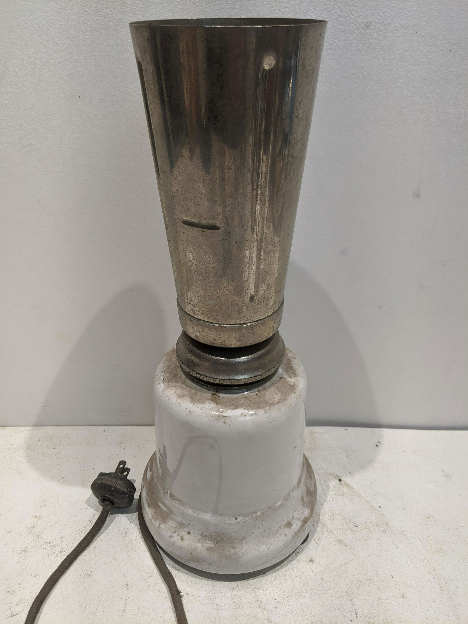 White Porcelain Arnold Electric Malt Mixer No 11 (1 of 6)