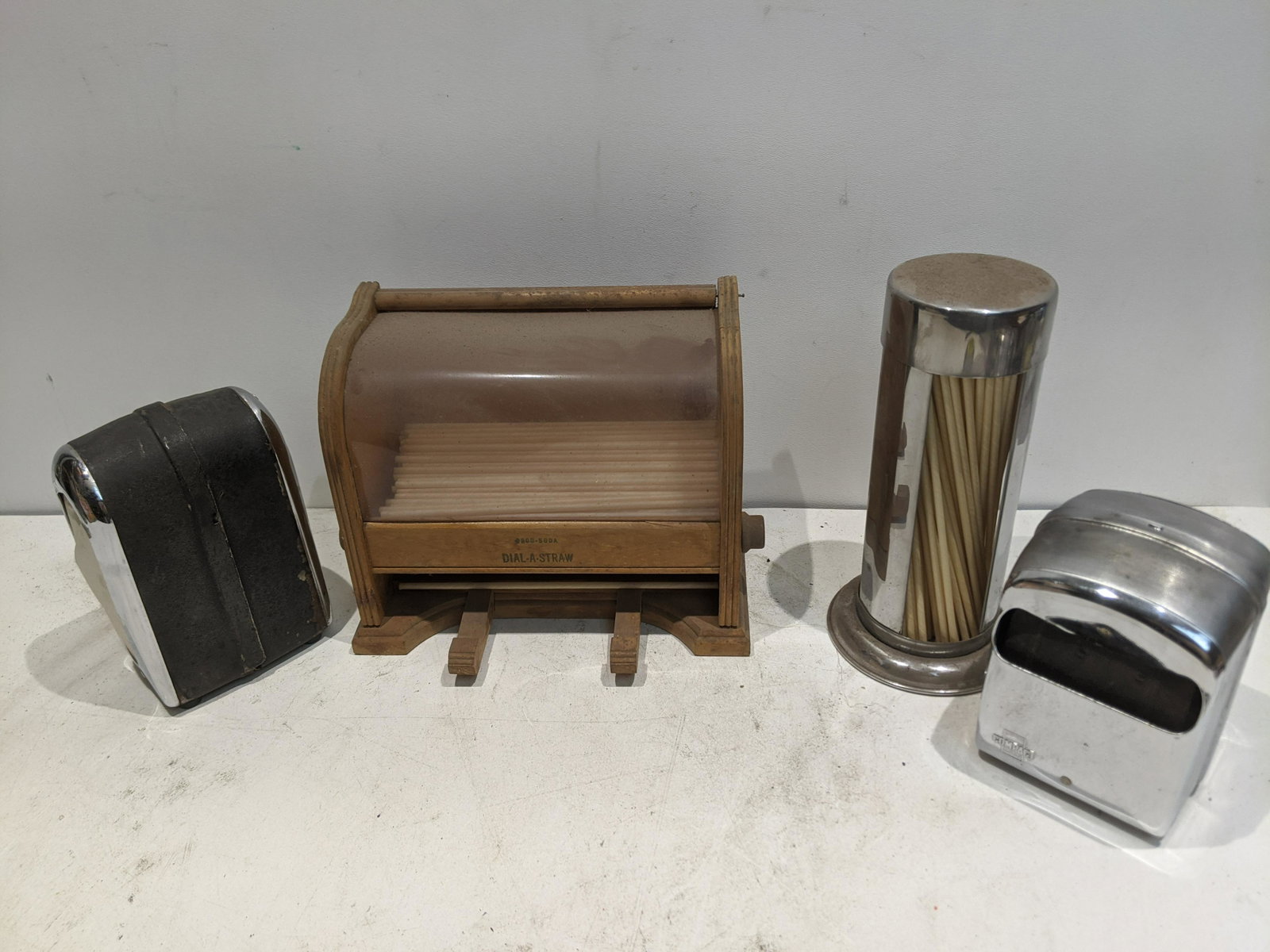 Lot 4 1950's Diner Items Straw and Napkin Dispensers: Lot 4 1950's Diner Items Straw and Napkin Dispensers. Condition:Normal wear with age and use. Needs good cleaning Shipping:We offer in-house shipping. Item(s) will be packed after invoice is paid and 