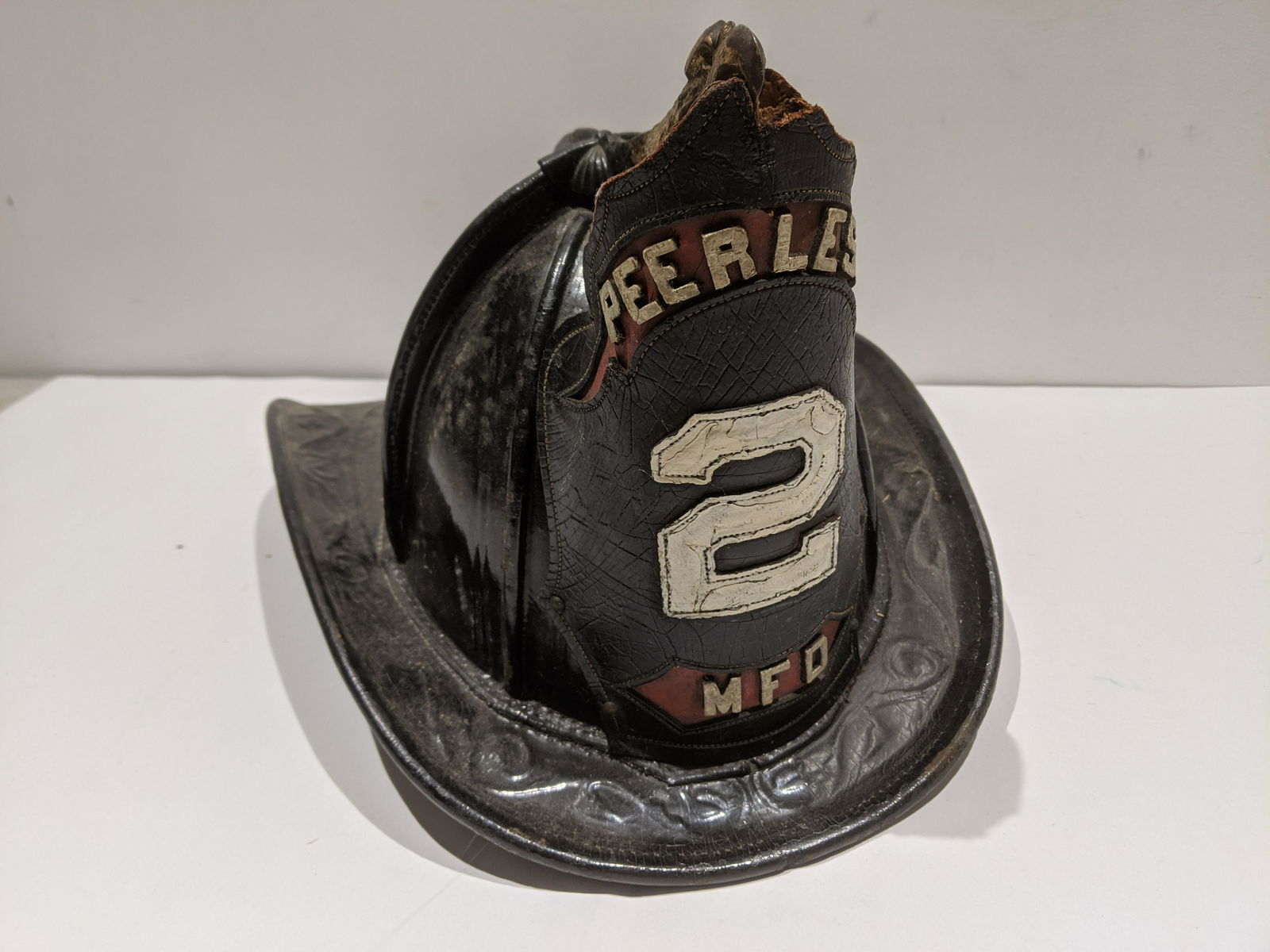 Antique Cairns Peerless MFD Fireman's Fire Helmet (1 of 7)