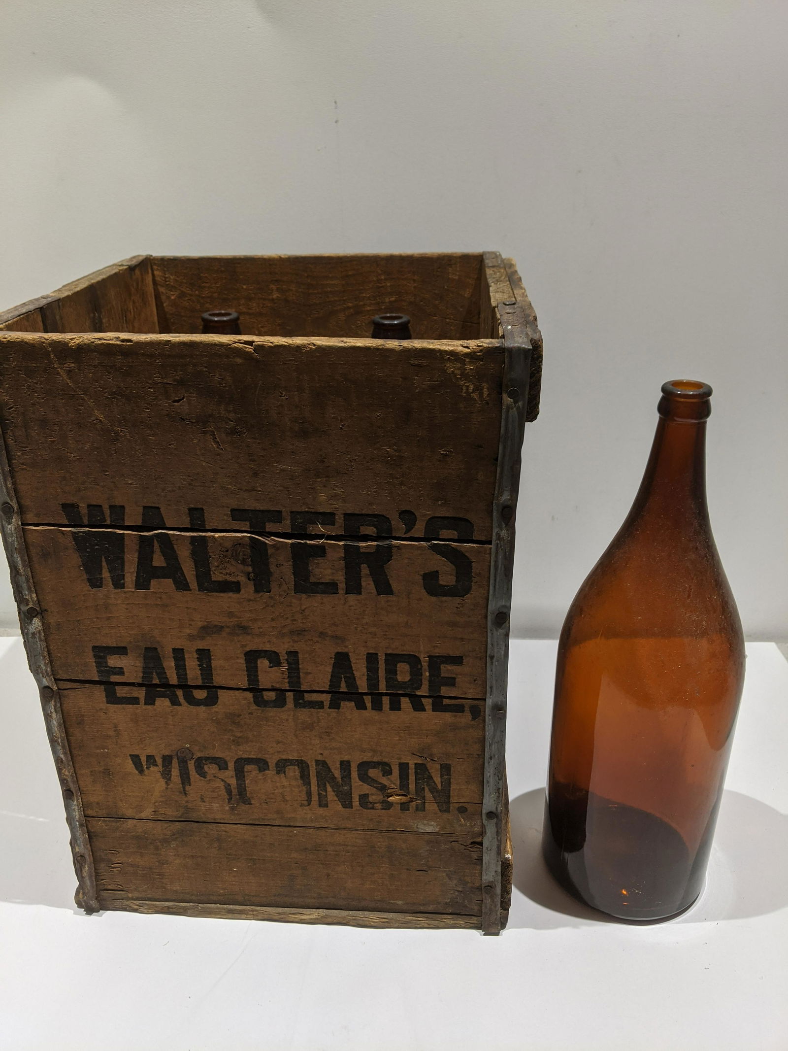 Antique Walter's Beer Wood Case w/ 4 Bottles (1 of 6)