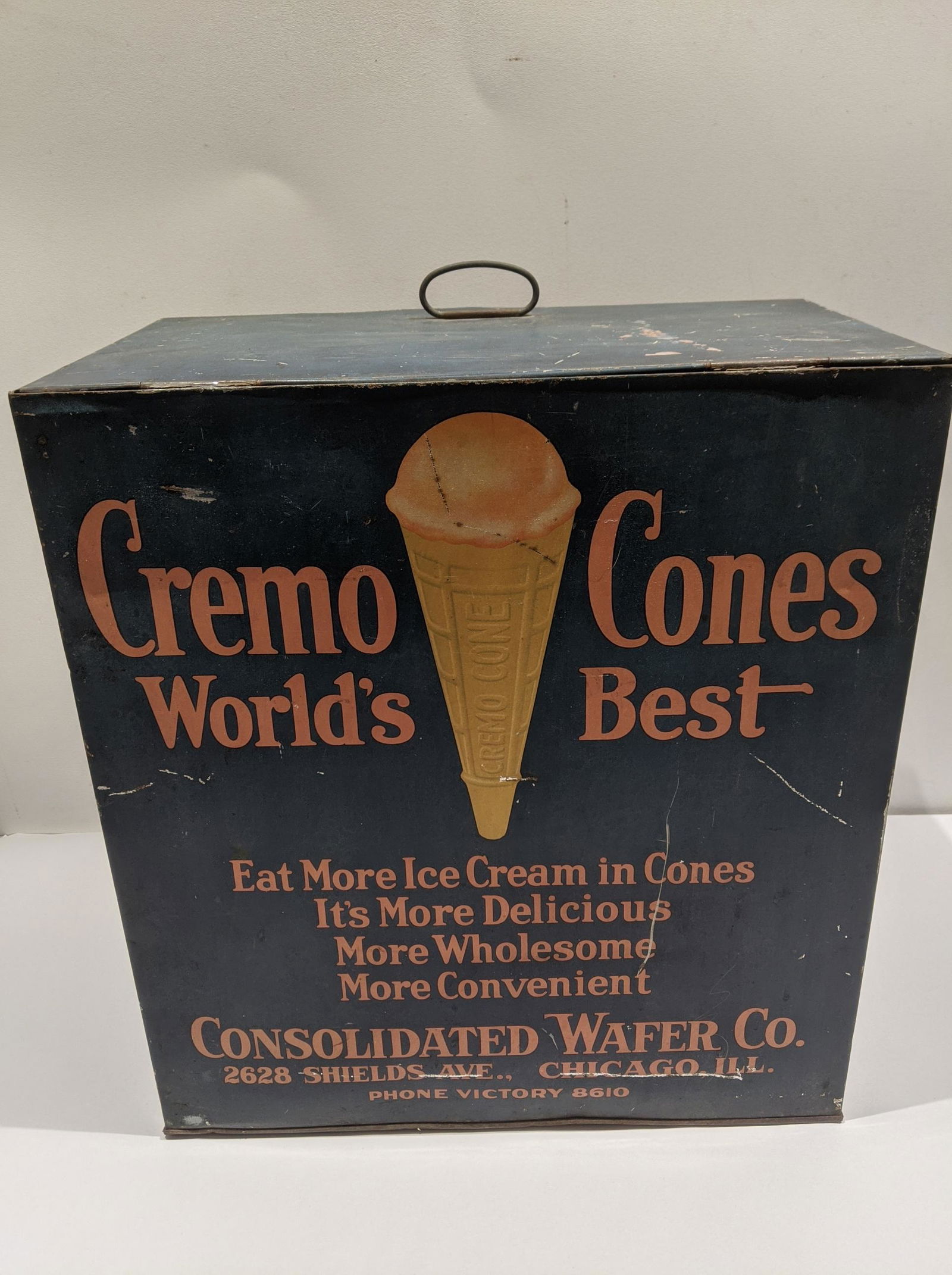 1920's Cremo Comes Ice Cream Large Tin Litho Box (1 of 8)