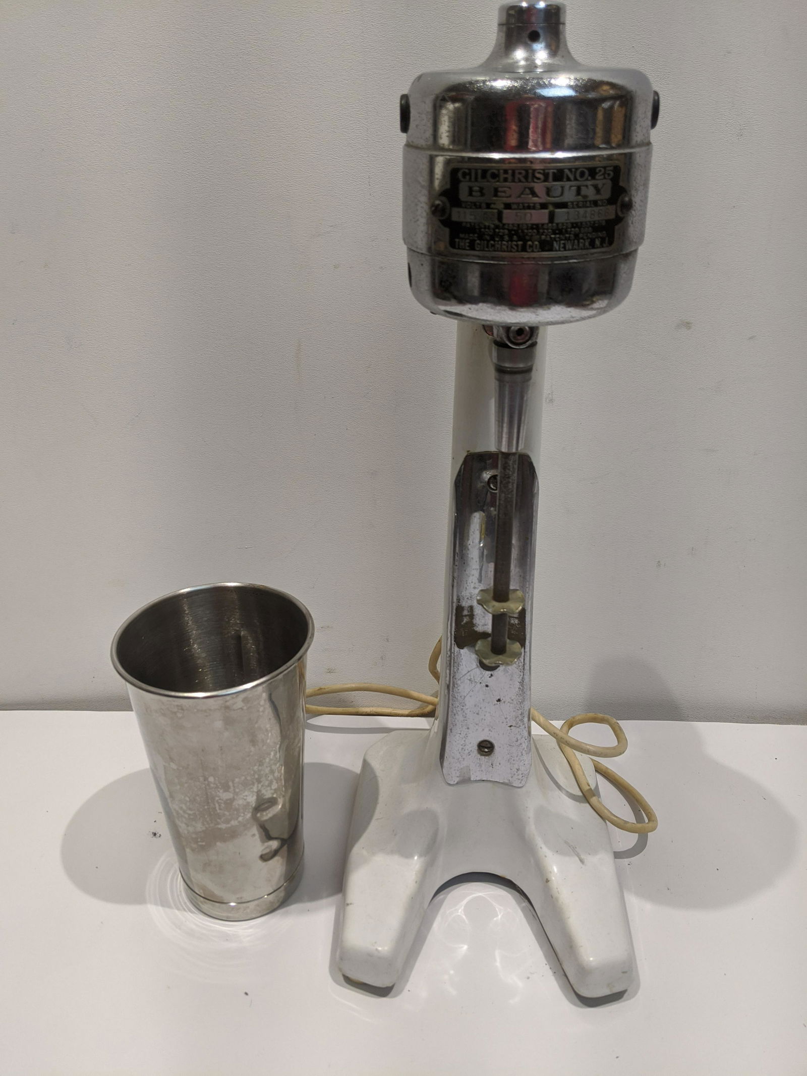 Gilchrist No 25 Beauty White Porcelain Malt Mixer (1 of 6)