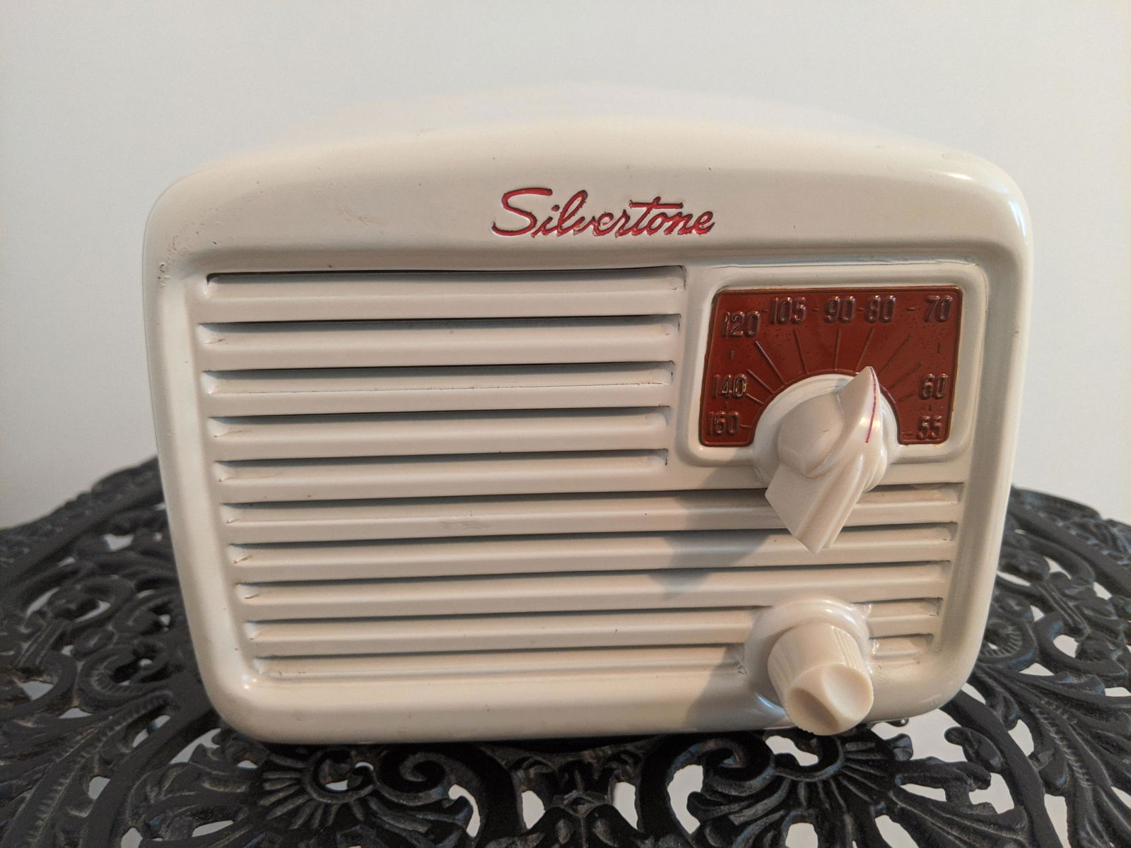 1946 Silvertone Model 6002 Metal Midget Tube Radio (1 of 9)