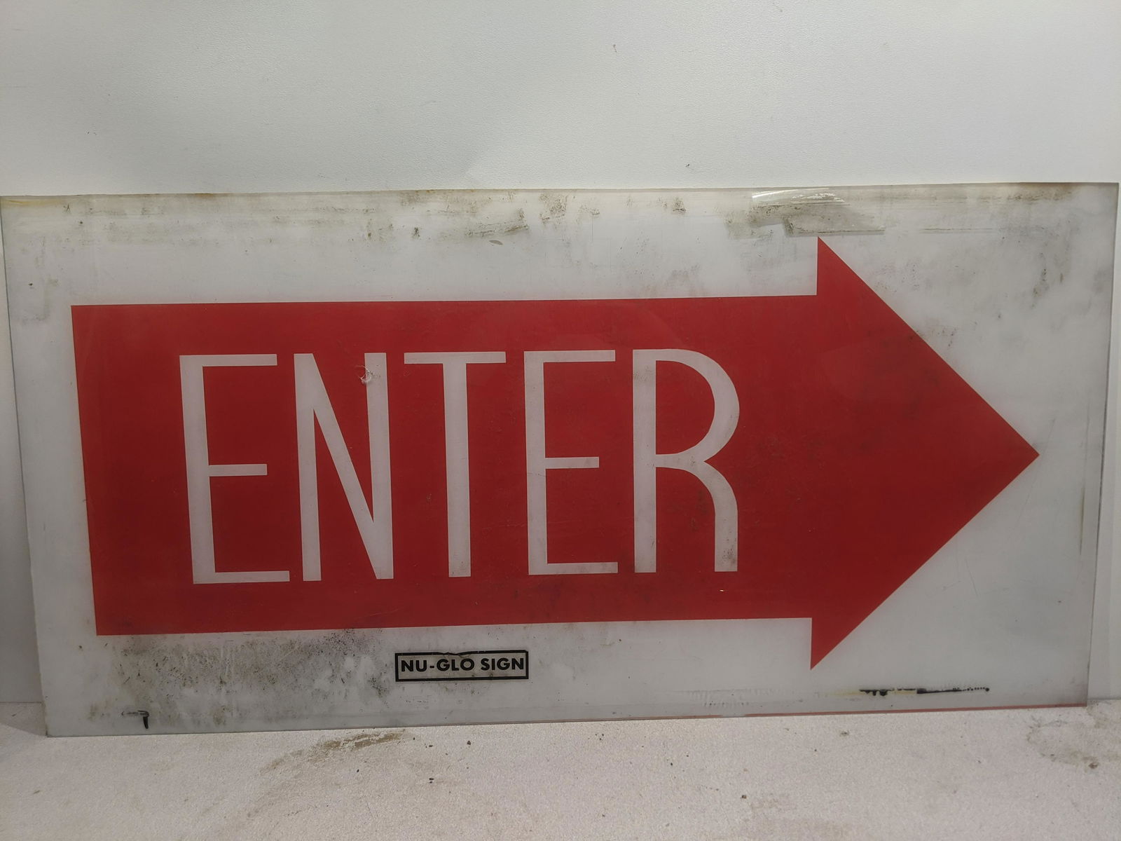 Vintage Large Plastic Enter w/ Arrow Sign (1 of 5)