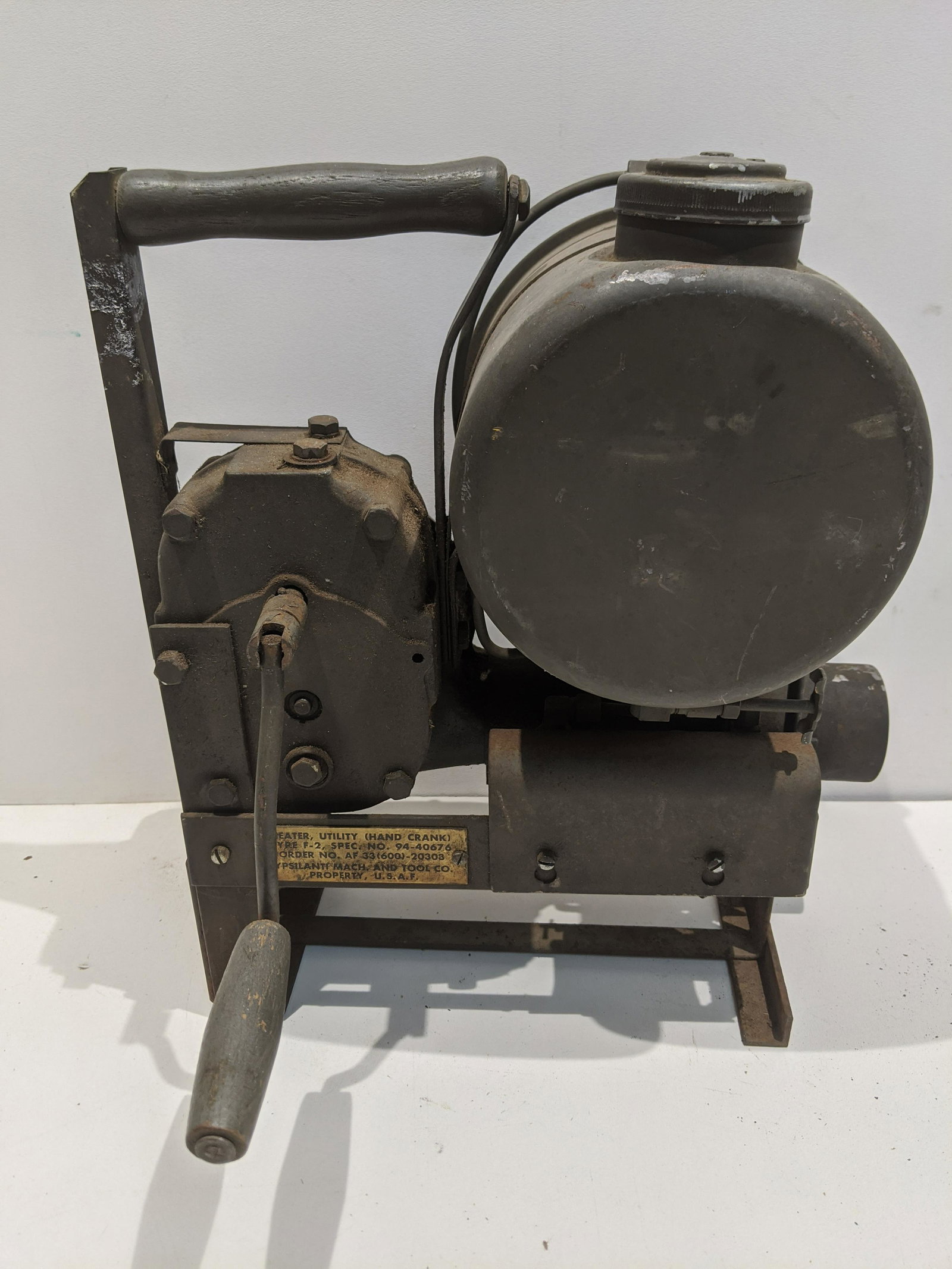 c1960's USAF Ypsilanti Military Hand Crank Heater: c1960's USAF Ypsilanti Military Hand Crank Heater Utility. Measurements in inches: 16 high x 12 x 6 Condition:Show wear with age, has not been tested Shipping:We offer in-house shipping. Item(s) will 