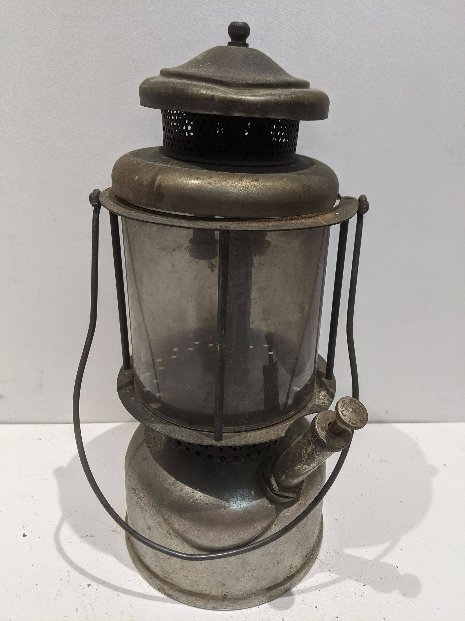 Antique Coleman Lamp Co Kerosene Lantern (1 of 7)