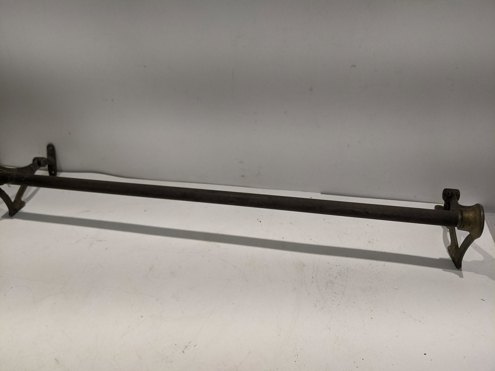 Antique Brass Tavern Bar Foot Rest: Antique Brass Tavern Bar Foot Rest. Measurements in inches: 36 long Condition:Needs a good cleaning, Shipping:We offer in-house shipping. Item(s) will be packed after invoice is paid and shipping char