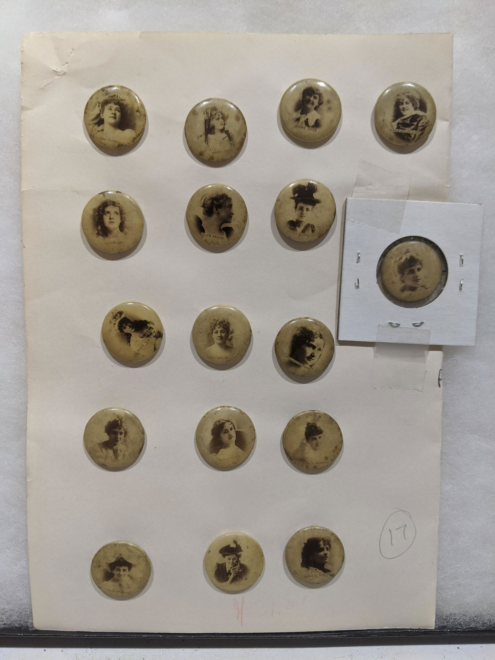 Lot 17 Victorian Women Girls Photo Pinbacks (1 of 8)