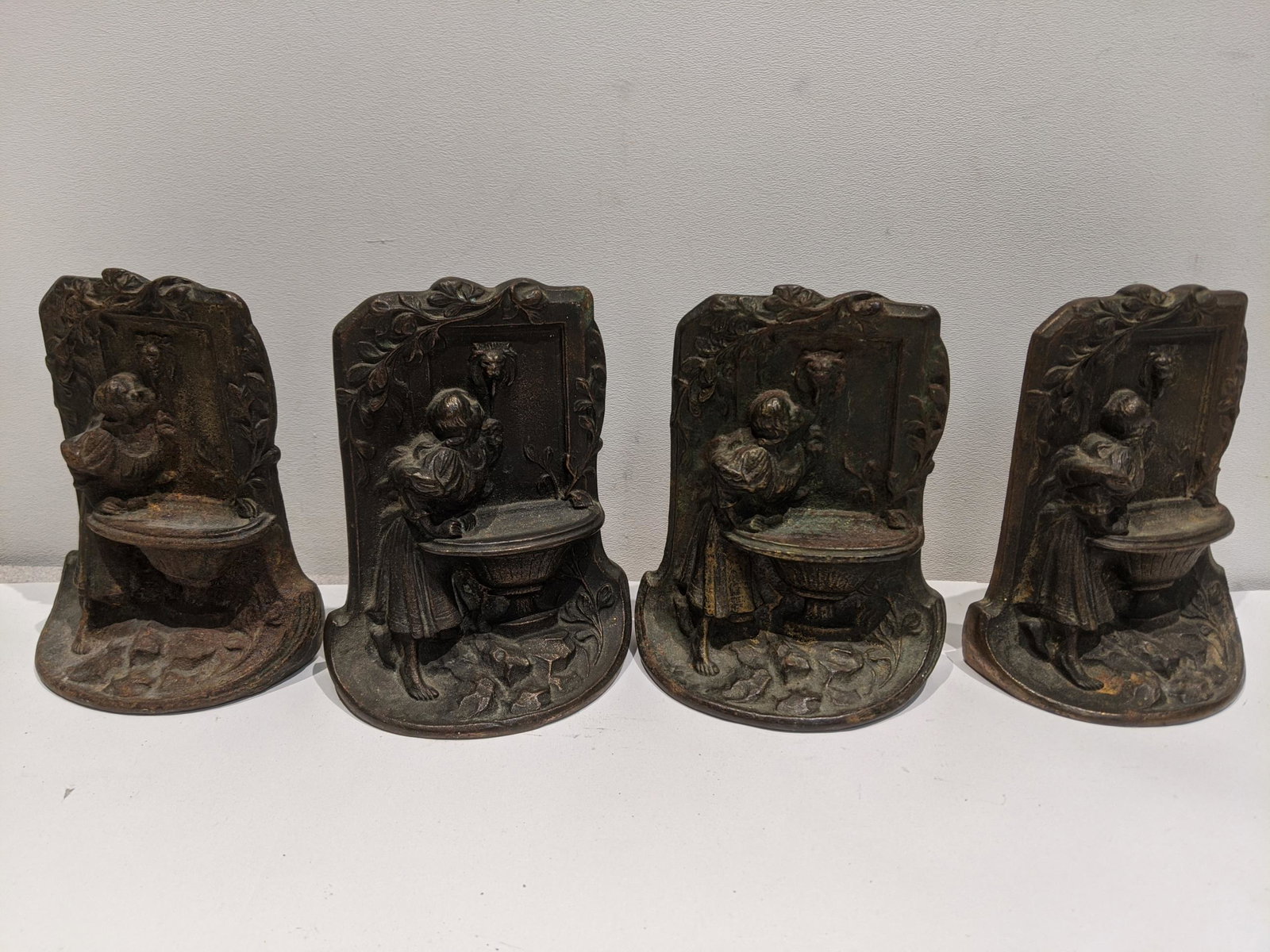2 Pair Cast Iron Girl w/ Fountain Bookends: 2 Pair Cast Iron Girl w/ Fountain Bookends. Measurements in inches: 6 high x 4 x 2 Condition:Good with no problems Shipping:We offer in-house shipping. Item(s) will be packed after invoice is paid and