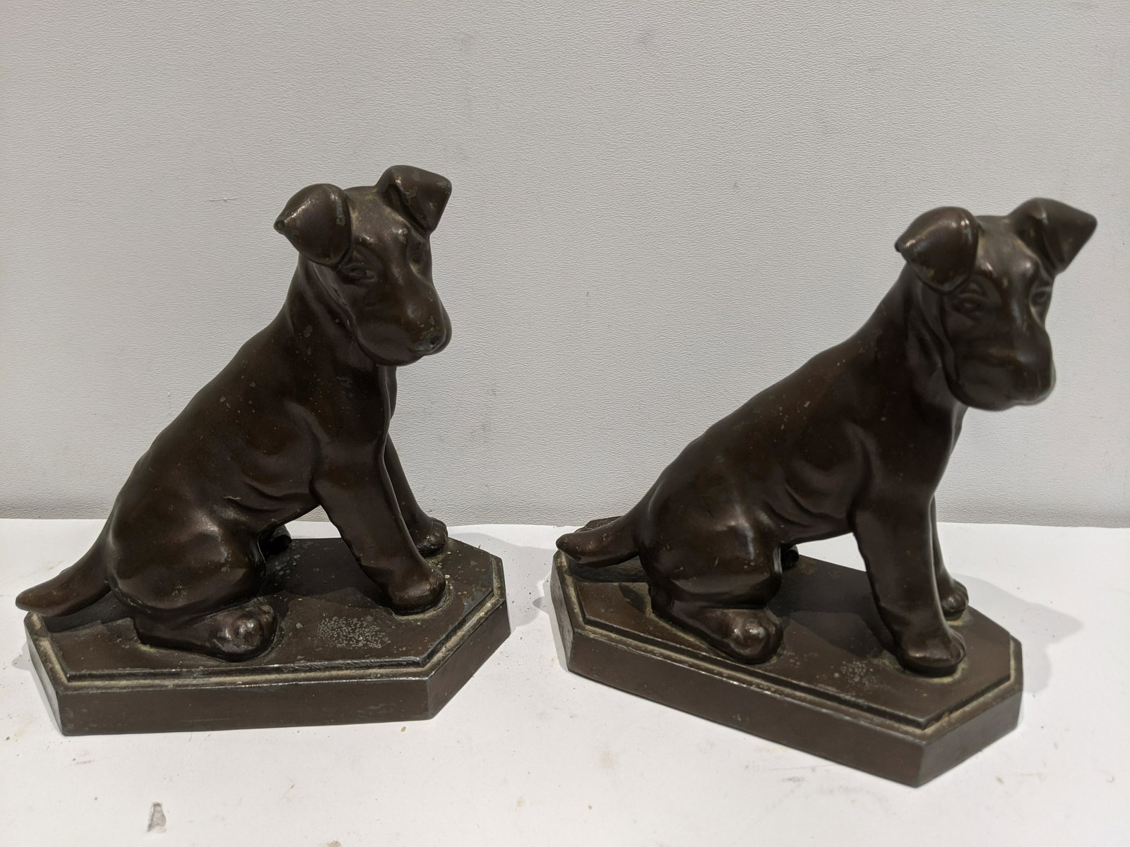 Pair Bronze Patina Terrier Dog Metal Bookends: Pair Bronze Patina Terrier Dog Metal Bookends. Measurements in inches: 7 high Condition:Good with no problems Shipping:We offer in-house shipping. Item(s) will be packed after invoice is paid and ship