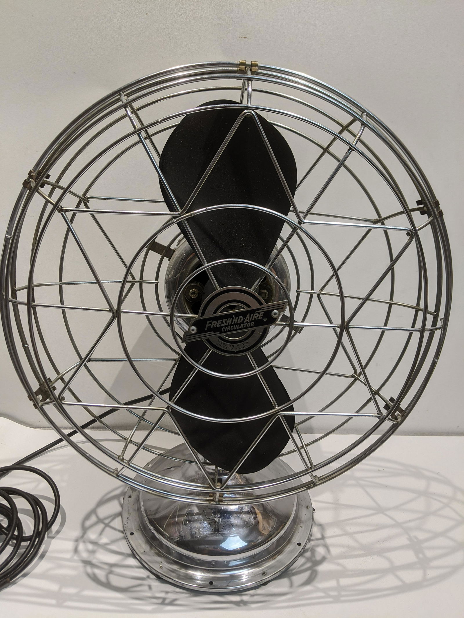 Vintage Fresh'nd-Aire Model 1400 Chrome Electric Fan (1 of 6)