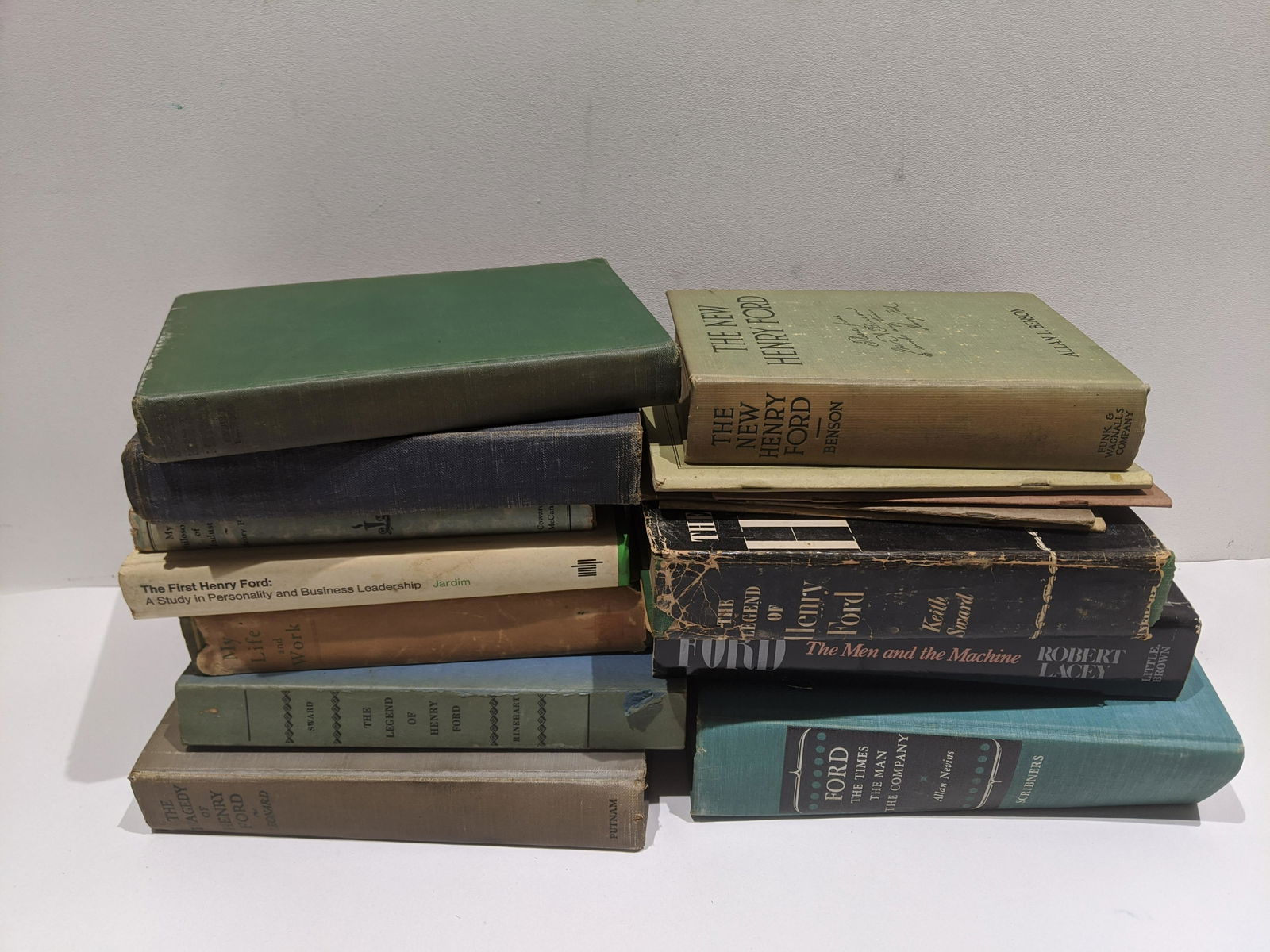 Lot 15 Assorted Vintage Henry Ford Motorcar Books (1 of 9)
