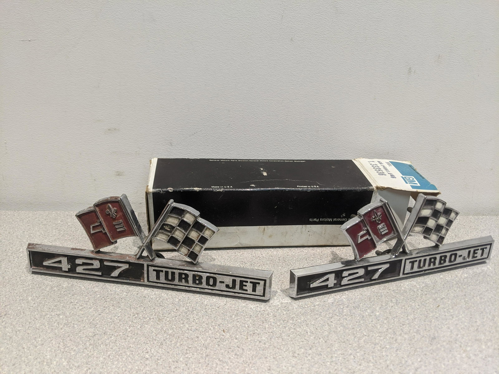 Pair NOS Corvette 427 Turbo-Jet Fender Emblems: Pair NOS Corvette 427 Turbo-Jet Fender Emblems, one with original box. Condition:Missing a couple nuts Shipping:We offer in-house shipping. Item(s) will be packed after invoice is paid and shipping ch