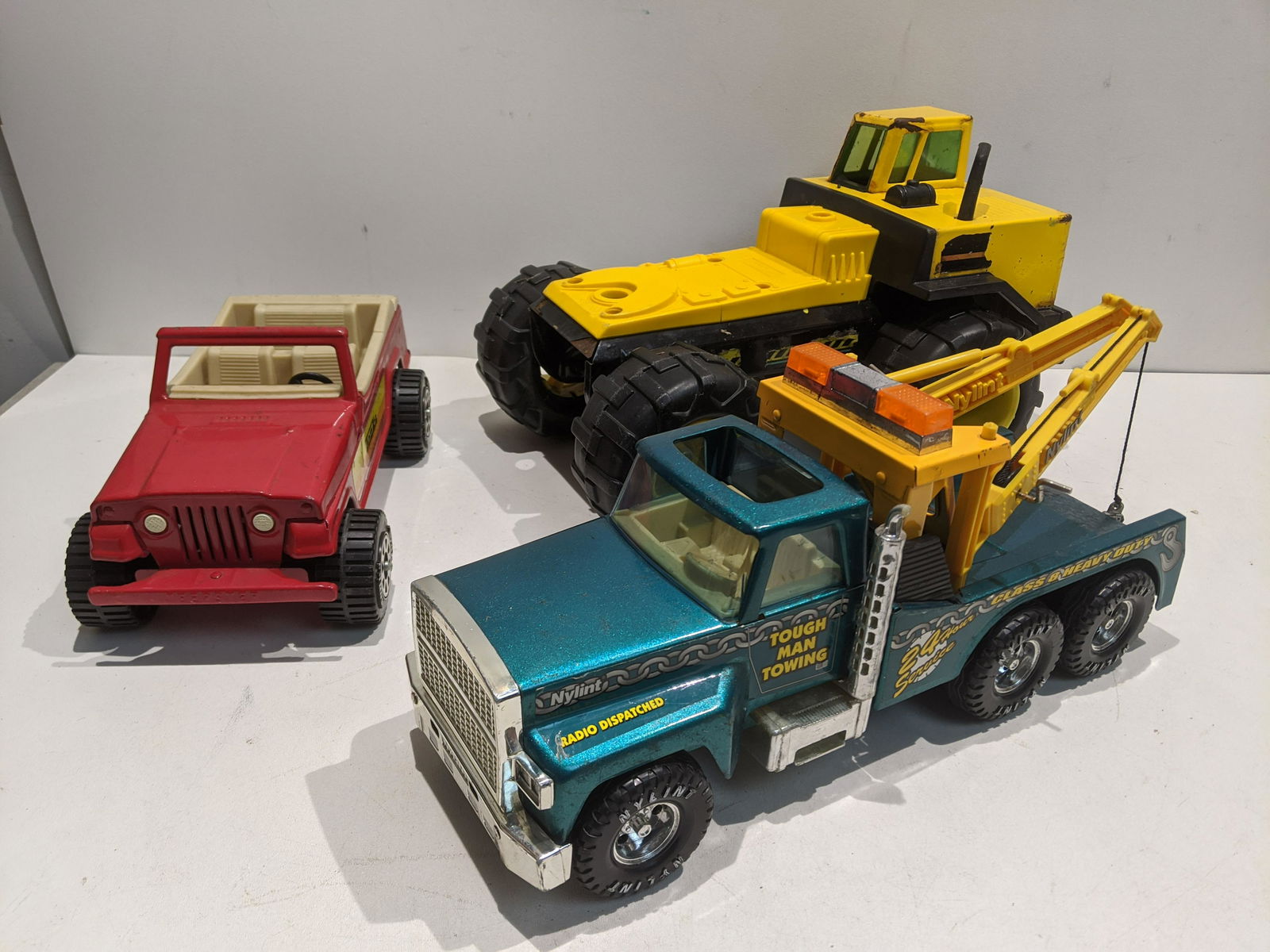 3 Pressed Steel Vehicles Nylint Tow Truck Tonka Jeep (1 of 7)