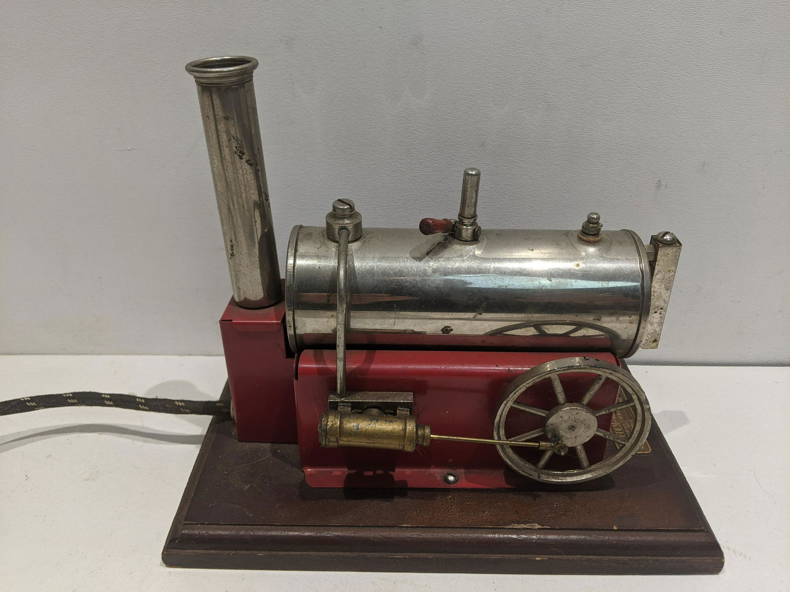 Antique Weeden Electric Steam Engine Cat 43 (1 of 5)
