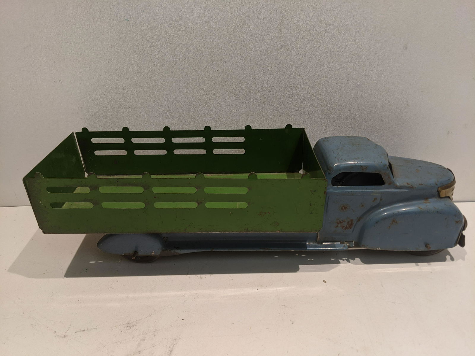 c1940 1 1/2 Ton Steak Bed Pressed Steel Truck (1 of 5)