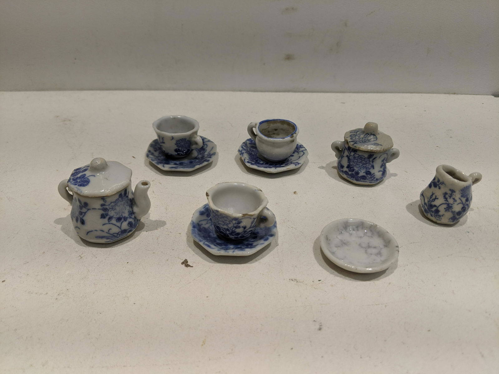 11 Pieces Blue Willow Dollhouse Miniature Dishes (1 of 5)