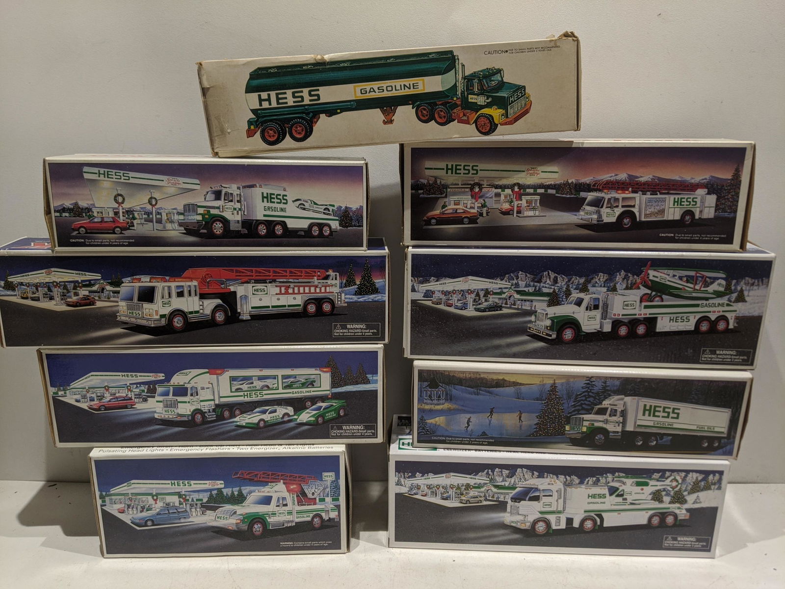 Lot 9 NOS Hess Assorted Trucks in Boxes (1 of 10)
