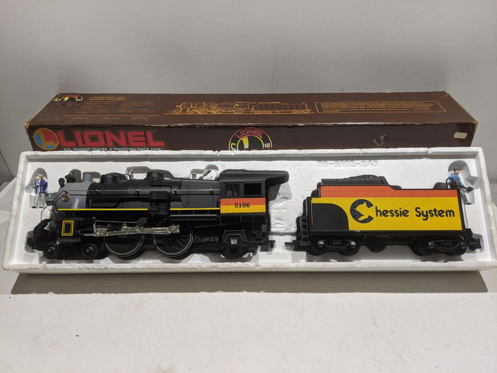 Lionel 8-85106 Chessie 4-4-2 Steam Loco & Tender 54106 (1 of 7)
