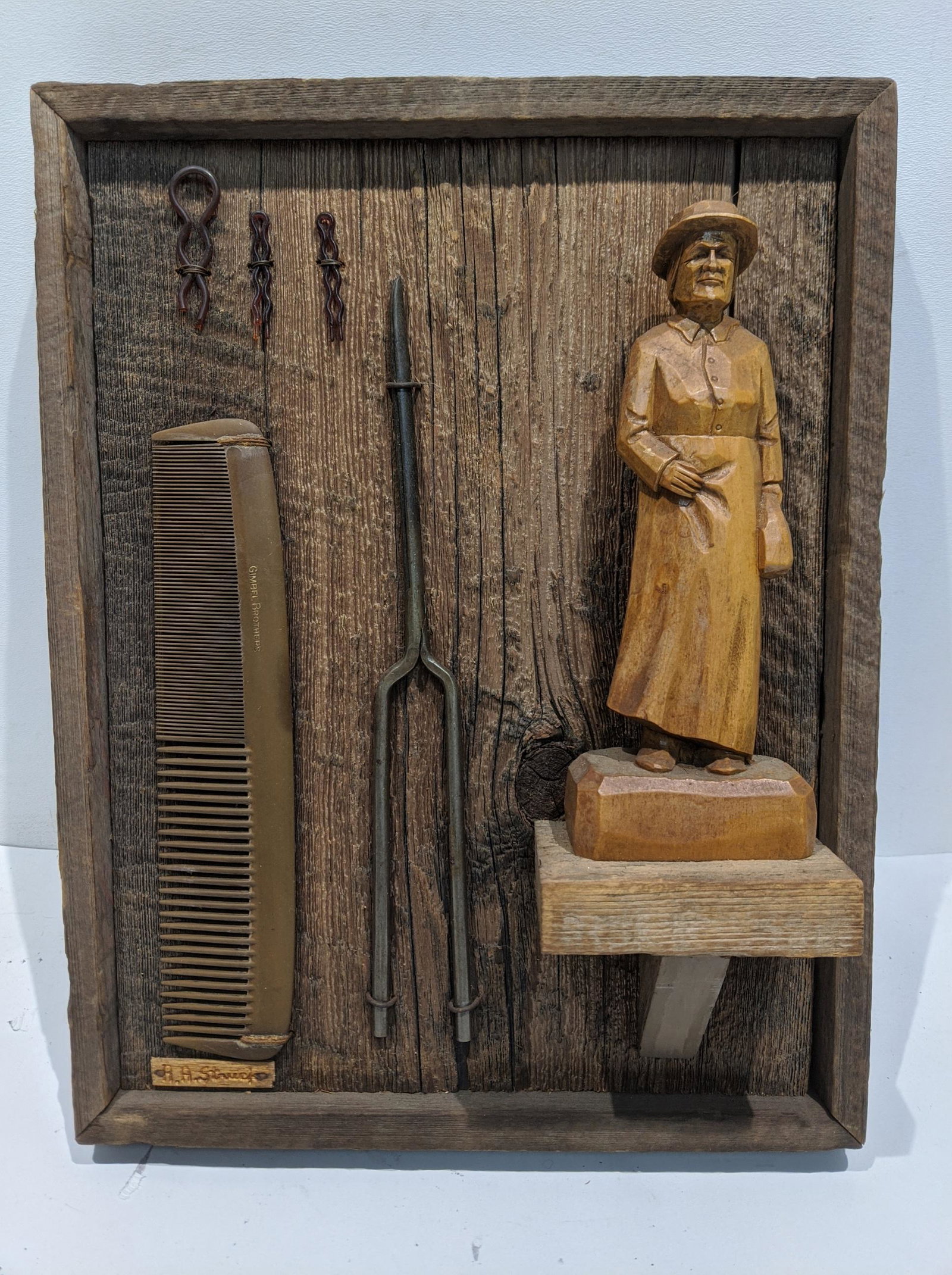 Vintage Wood Fold Art Signed RA Struck Wall Plaque: Vintage Wood Fold Art Signed RA Struck Wall Plaque. Measurements in inches: 14 x 11 Condition:Normal wear with age and use Shipping:We offer in-house shipping. Item(s) will be packed after invoice is 