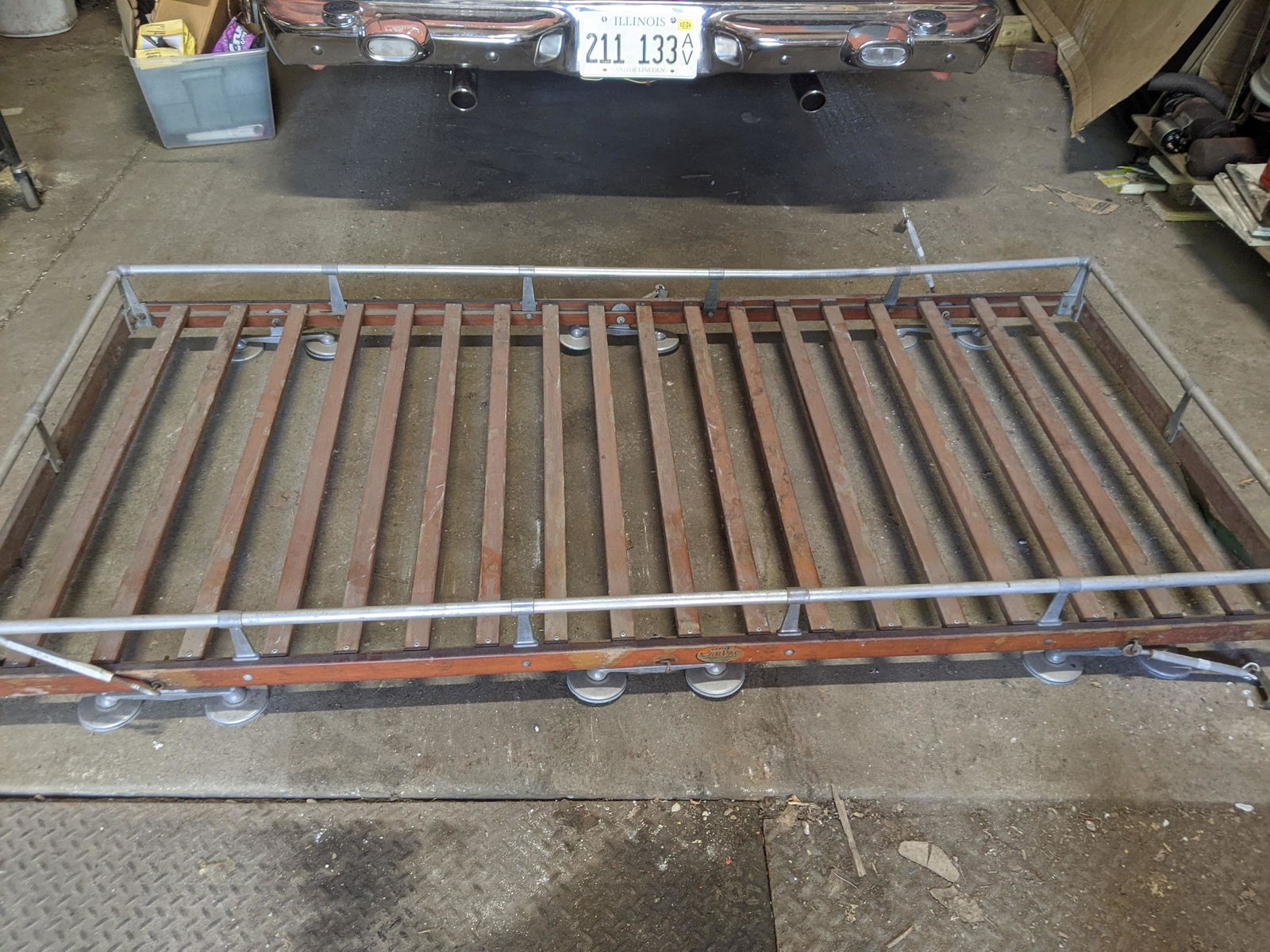 c1950 Carter CarPak Wood & Aluminum Universal Roof Rack: c1950 Carter CarPak Wood & Aluminum Universal Roof Rack. Measurements in inches: 42 x 90 Condition:Shows wear, rubber is soft, one is missing Shipping:We offer in-house shipping. Item(s) will be packe