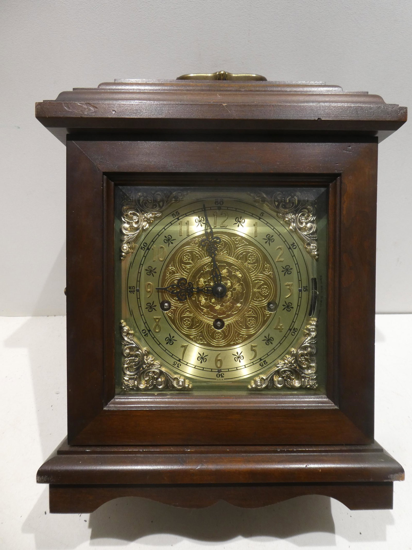Vintage Franz Hermie 1050-020 Wood Clock: Vintage Franz Hermie 1050-020 Wood Clock with key. Measurements in inches: 14 high x 11 x 7 Condition:Minor wear with age and use, Works Shipping:We offer in-house shipping. Item(s) will be packed aft