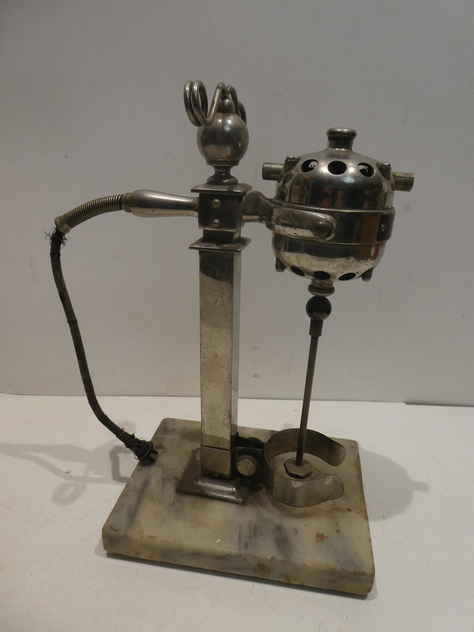 Antique Hamilton Beach Malt Soda Fountain Mixer: Antique Hamilton Beach Malt Soda Fountain Mixer, nickel plated with onyx base. Measurements in inches: 13 high x 6 x 8 Condition:Works fine but needs new power chord, base has some nicks Shipping:We o