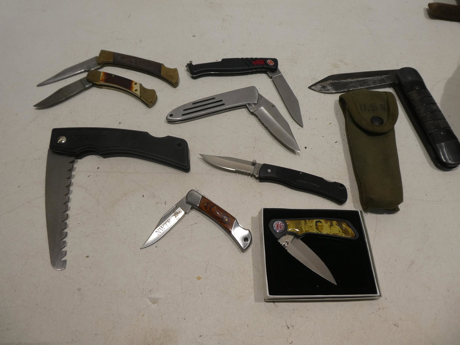 Lot 9 Assorted Folding Knives US Navy Sabre Buck Gerber: Lot 9 Assorted Folding Knives US Navy Sabre Buck Gerber etc. Condition:Good with no problem Shipping:We offer in-house shipping. Item(s) will be packed after invoice is paid and shipping charge will b