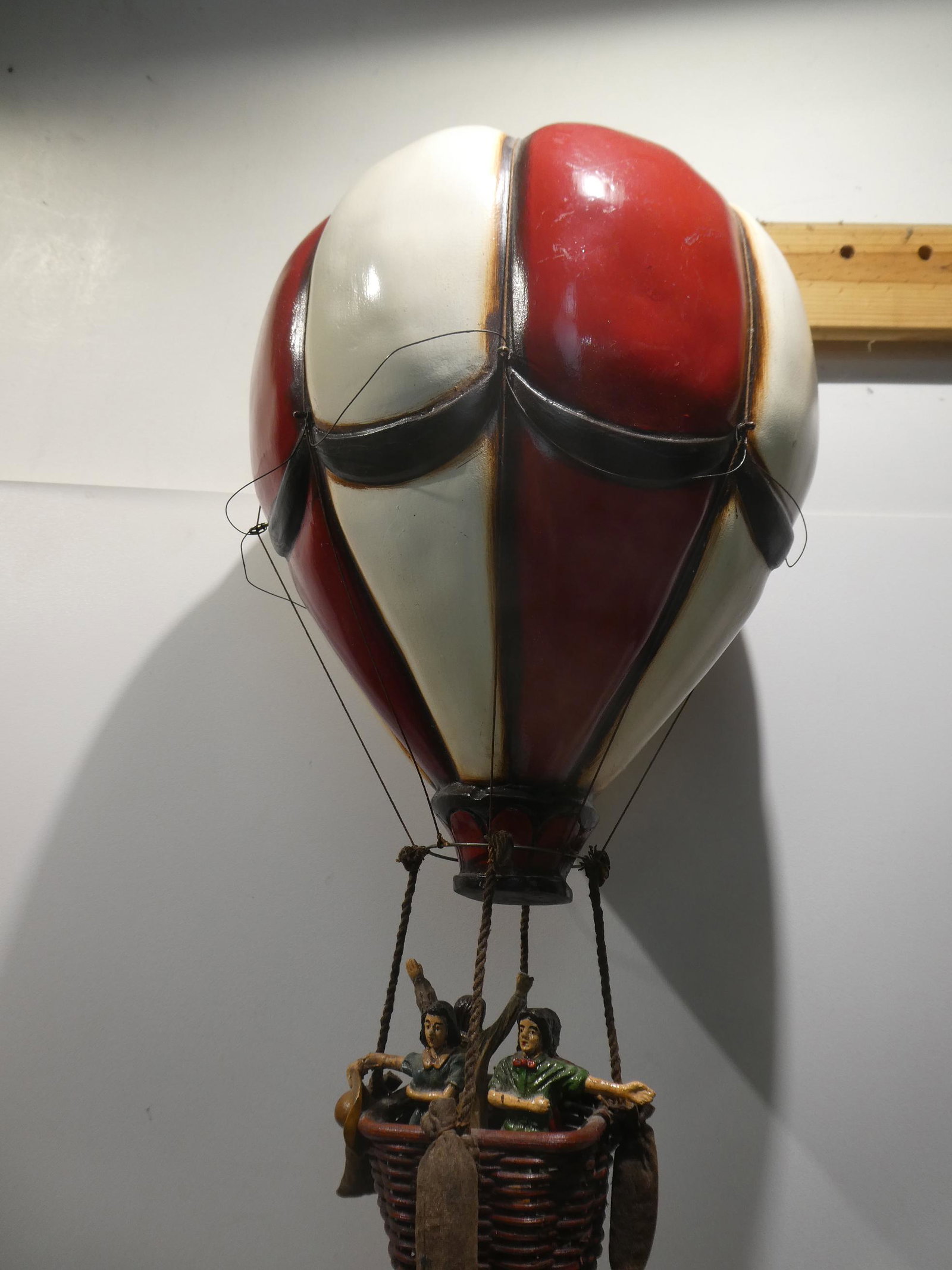 Vintage Folk Art Ceramic Hot Air Balloon: Vintage Folk Art Ceramic Hot Air Balloon. Measurements in inches: 22 high x 11 diameter Condition:Good with no problems Shipping:We offer in-house shipping. Item(s) will be packed after invoice is pai
