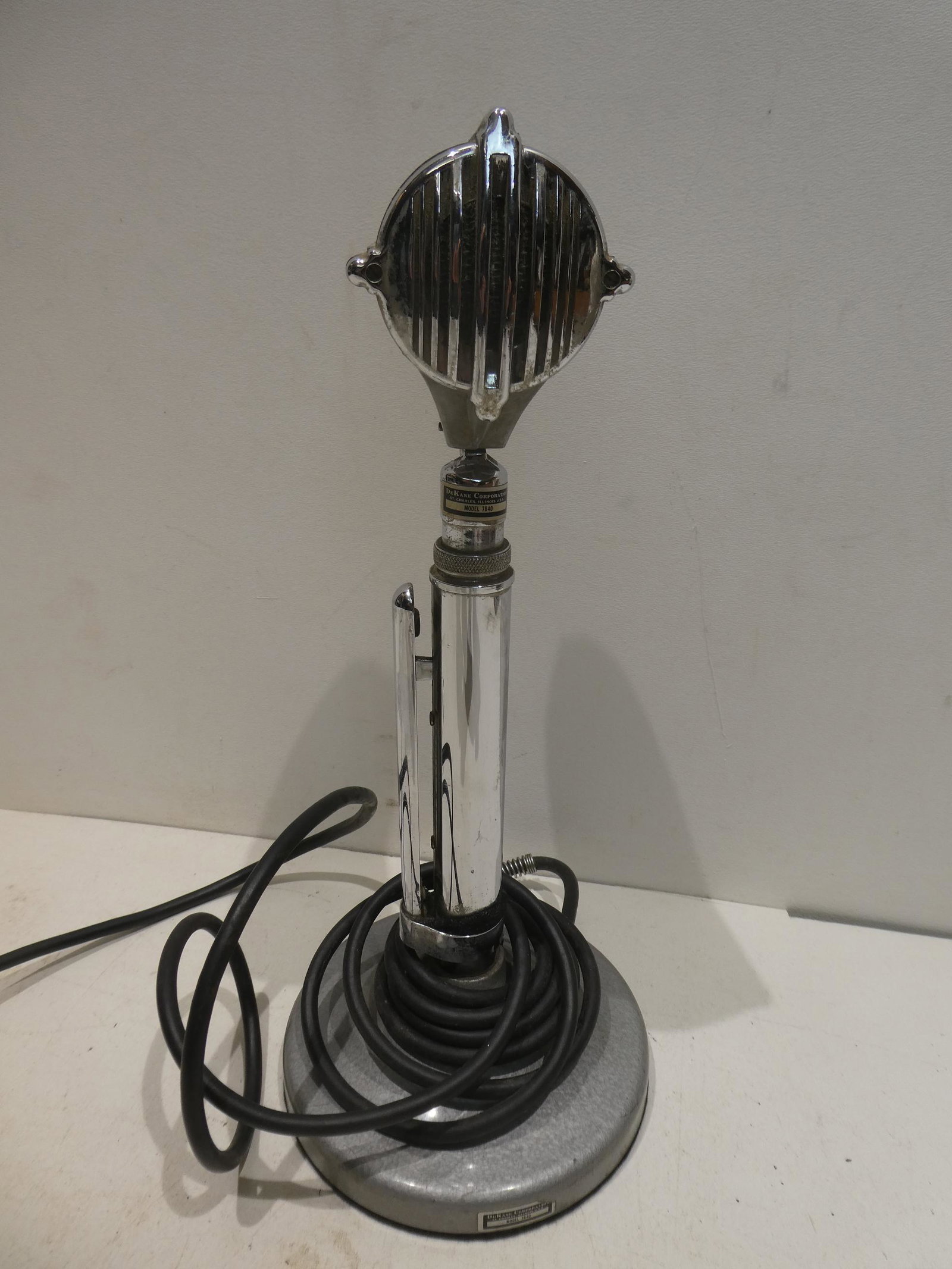 1960's Art Deco Machine Age Dukane 1B40 Mic Microphone: 1960's Art Deco Machine Age Dukane 1B40 Mic Microphone. Measurements in inches: 13 high Condition:Mild wear with age, has not been tested Shipping:We offer in-house shipping. Item(s) will be packed af