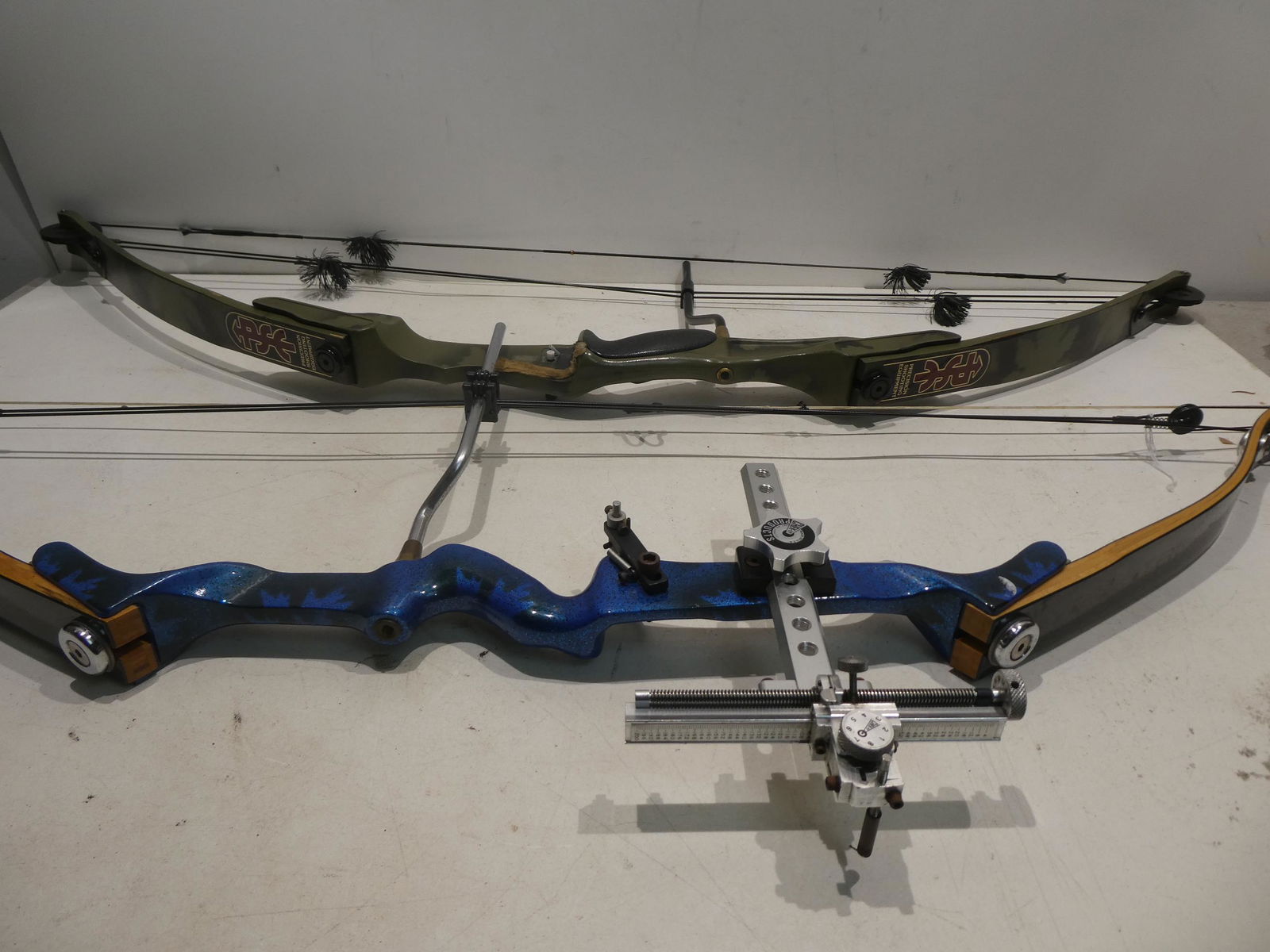 2 Vintage Compound Bows Astro & Precision Shooting: 2 Vintage Compound Bows Astro Conquest & Precision Shooting. Condition:Normal used condition Shipping:We offer in-house shipping. Item(s) will be packed after invoice is paid and shipping charge will