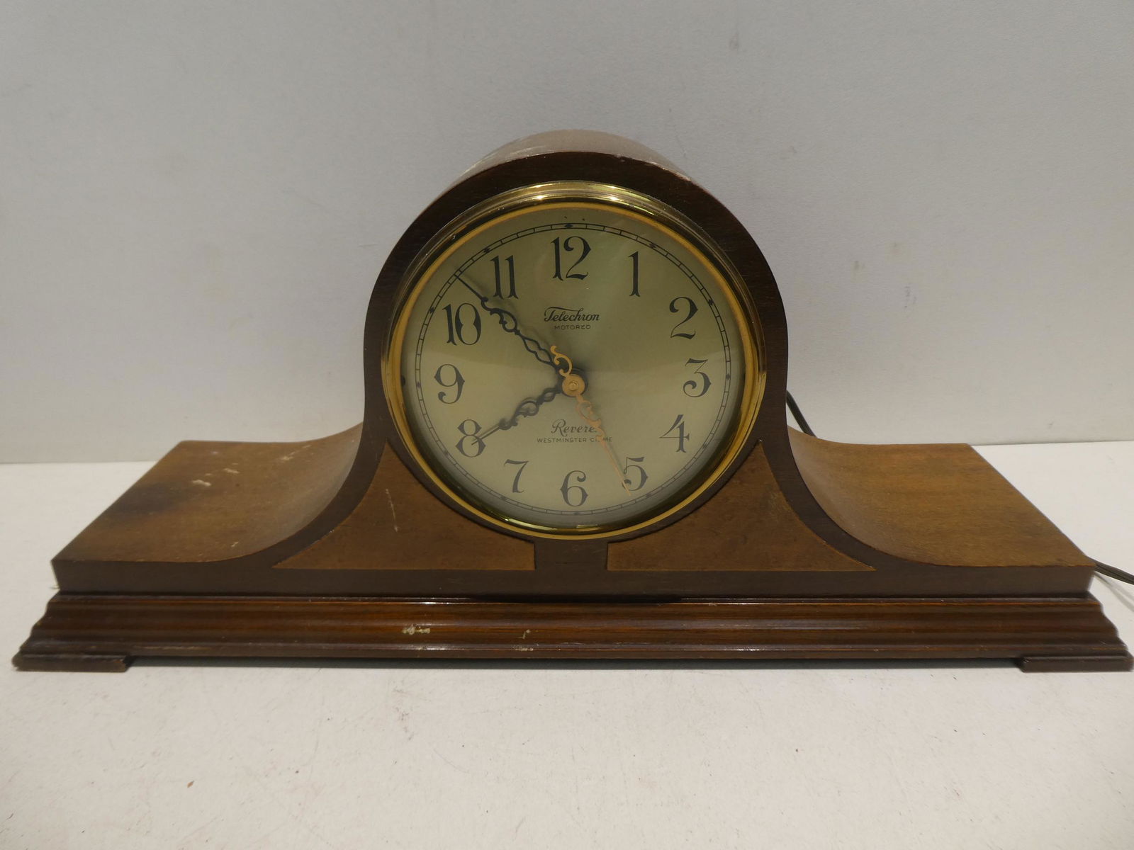 Reverse Model R-937 Electric Mantel Clock Westminster: Reverse Model R-937 Electric Mantel Clock w/ Westminster Chimes. Measurements in inches: 8 1/2 high x 9 x 6 Condition:Works, finish has wear and scratches Shipping:We offer in-house shipping. Item(s)