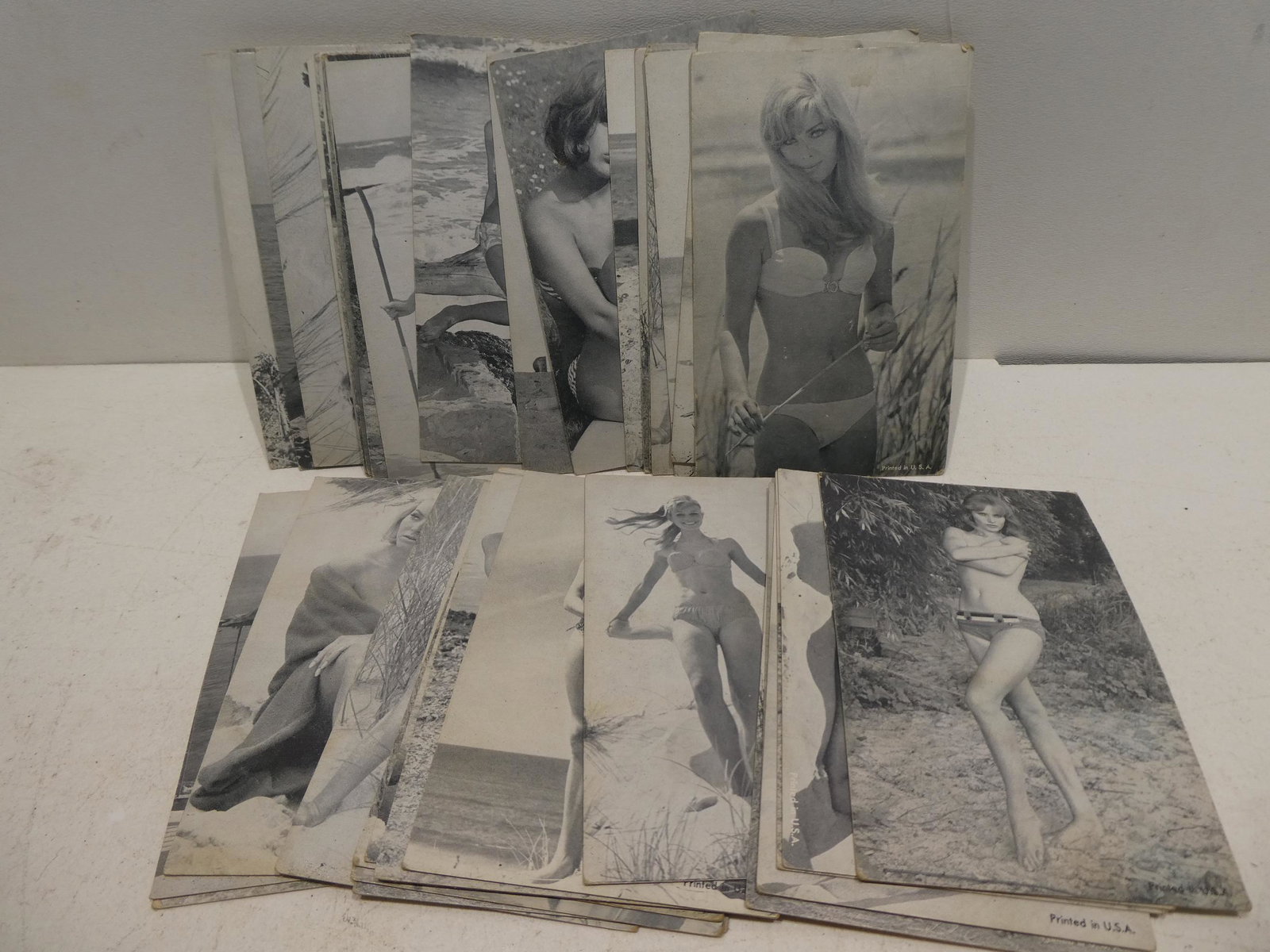 Lot 35 Vintage Assorted B&W Swimsuit Girlie Pinup Cards: Lot 35 Vintage Assorted B&W Swimsuit Girlie Pinup Cards, some duplicates. Measurements in inches: 5 3/8 x 3 3/8 Condition:Mild wear with age and use Shipping:We offer in-house shipping. Item(s) will b