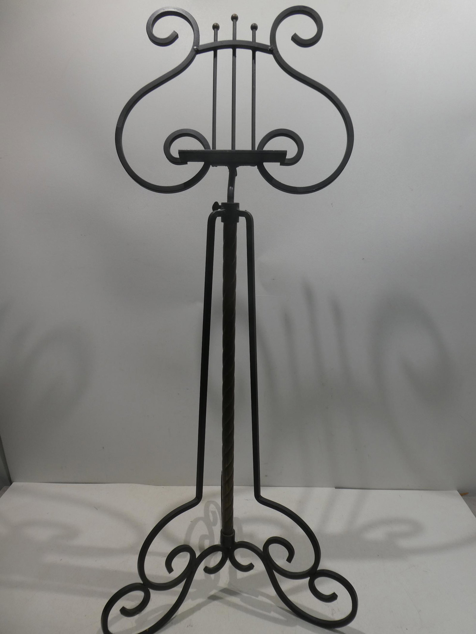 Vintage Wrought Iron Floor Standing Sheet Music Stand: Vintage Wrought Iron Floor Standing Sheet Music Stand. Measurements in inches: 42 high Condition:Good with no problems Shipping:We offer in-house shipping. Item(s) will be packed after invoice is paid