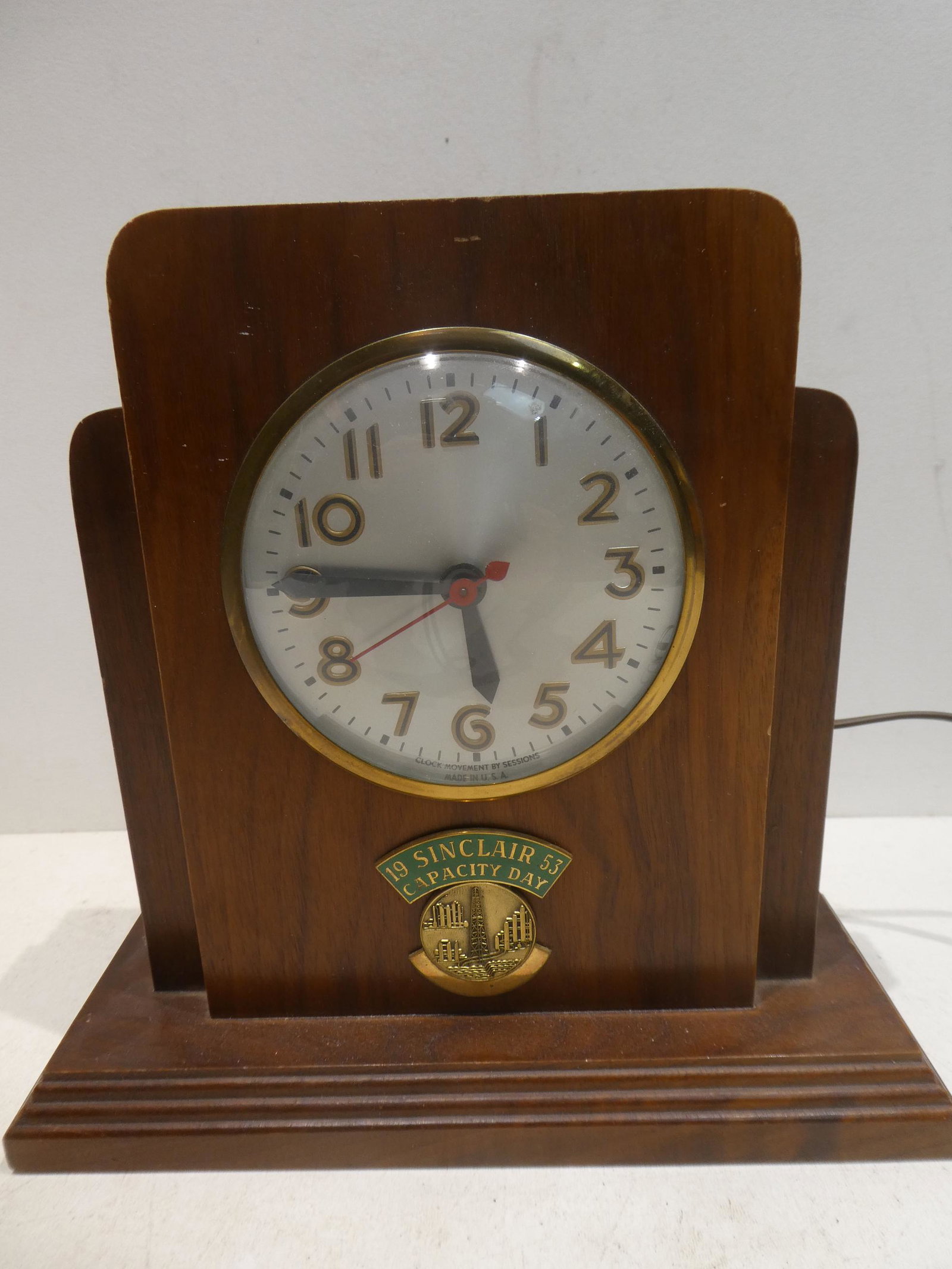 1953 Sinclair Gasoline Dealer Promotional Clock: 1953 Sinclair Gasoline Dealer Promotional Art Deco wood clock. Capacity Day. Measurements in inches: 9 high Condition:Minor wear with age and use Shipping:We offer in-house shipping. Item(s) will be p