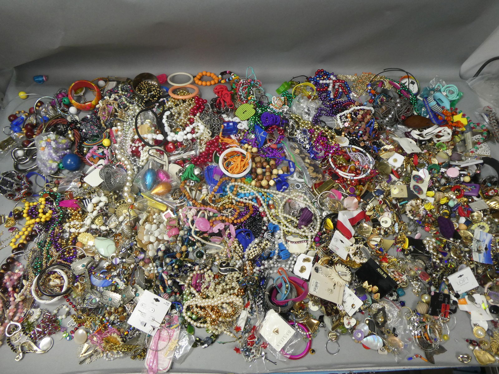 HUGE Lot Assorted Vintage Jewelry Rings Bracelets etc (1 of 16)