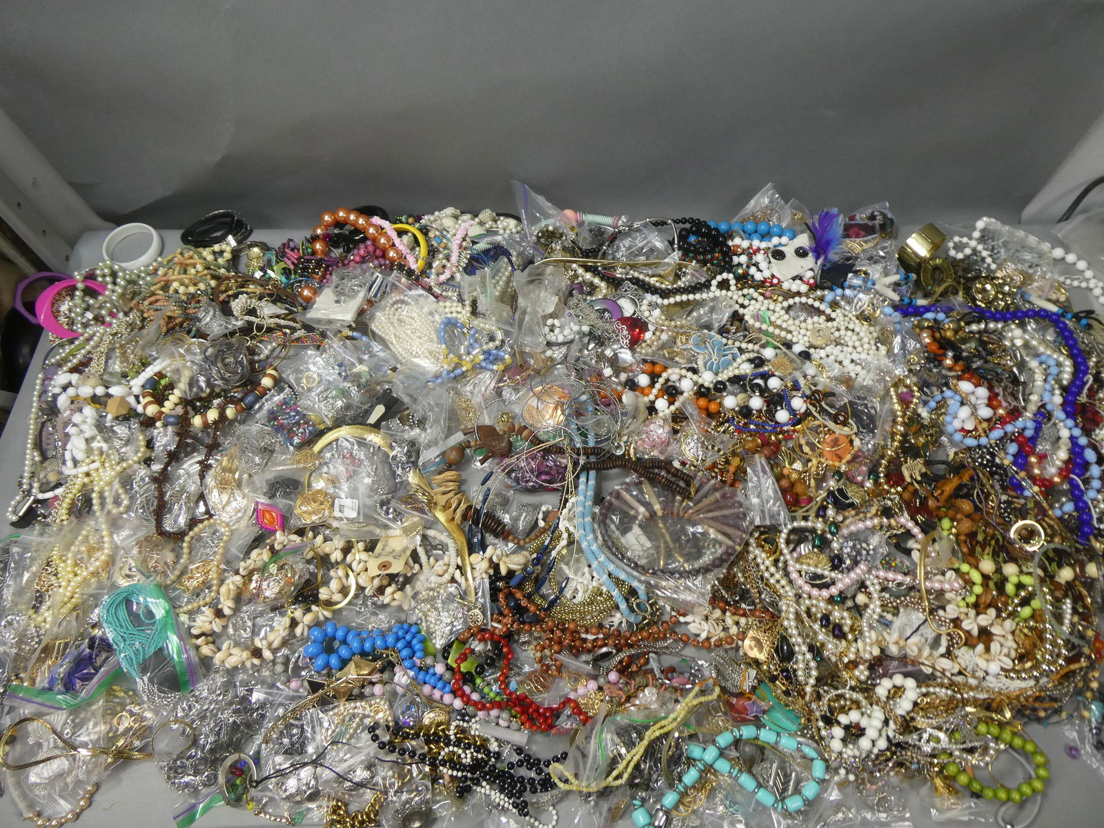 HUGE Lot Assorted Vintage Jewelry Rings Bracelets etc (1 of 16)