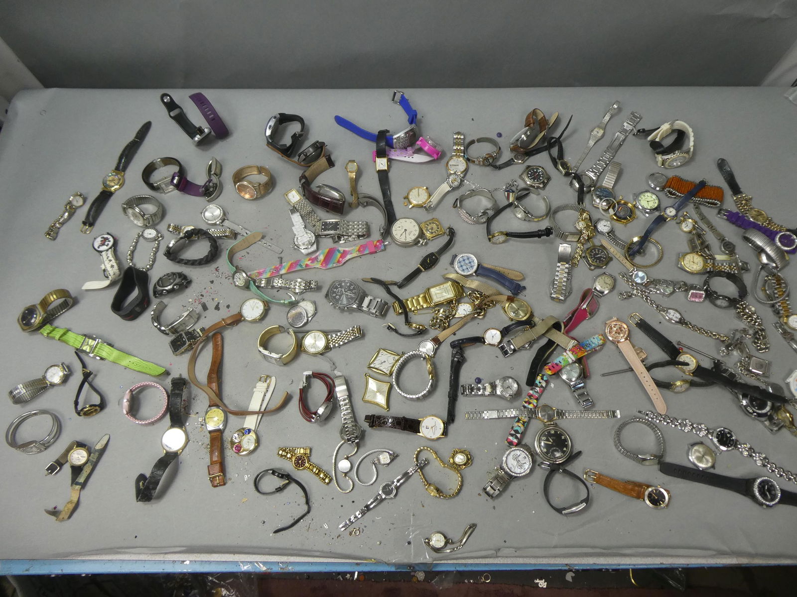 Large Lot Assorted Antique Vintage Watches Wristwatches (1 of 17)