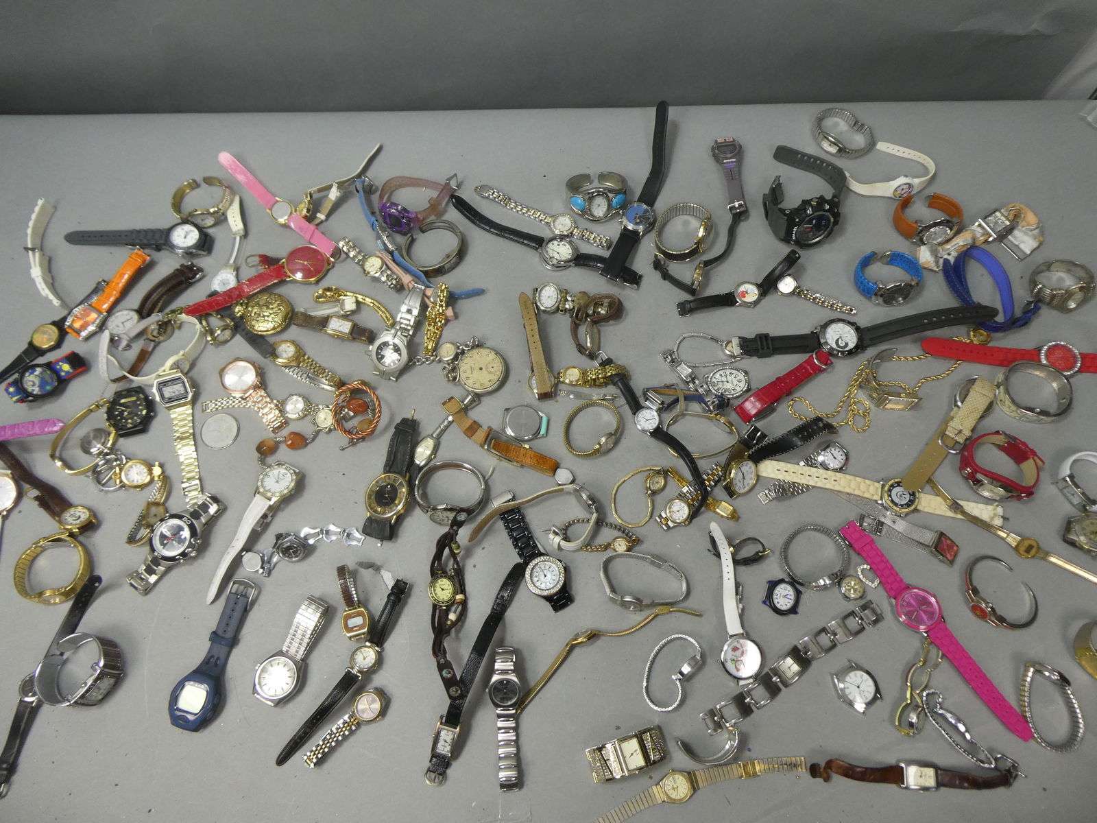 Large Lot Assorted Antique Vintage Watches Wristwatches (1 of 13)