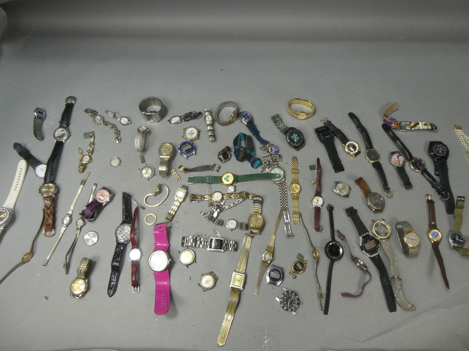 Large Lot Assorted Antique Vintage Watches Wristwatches (1 of 15)