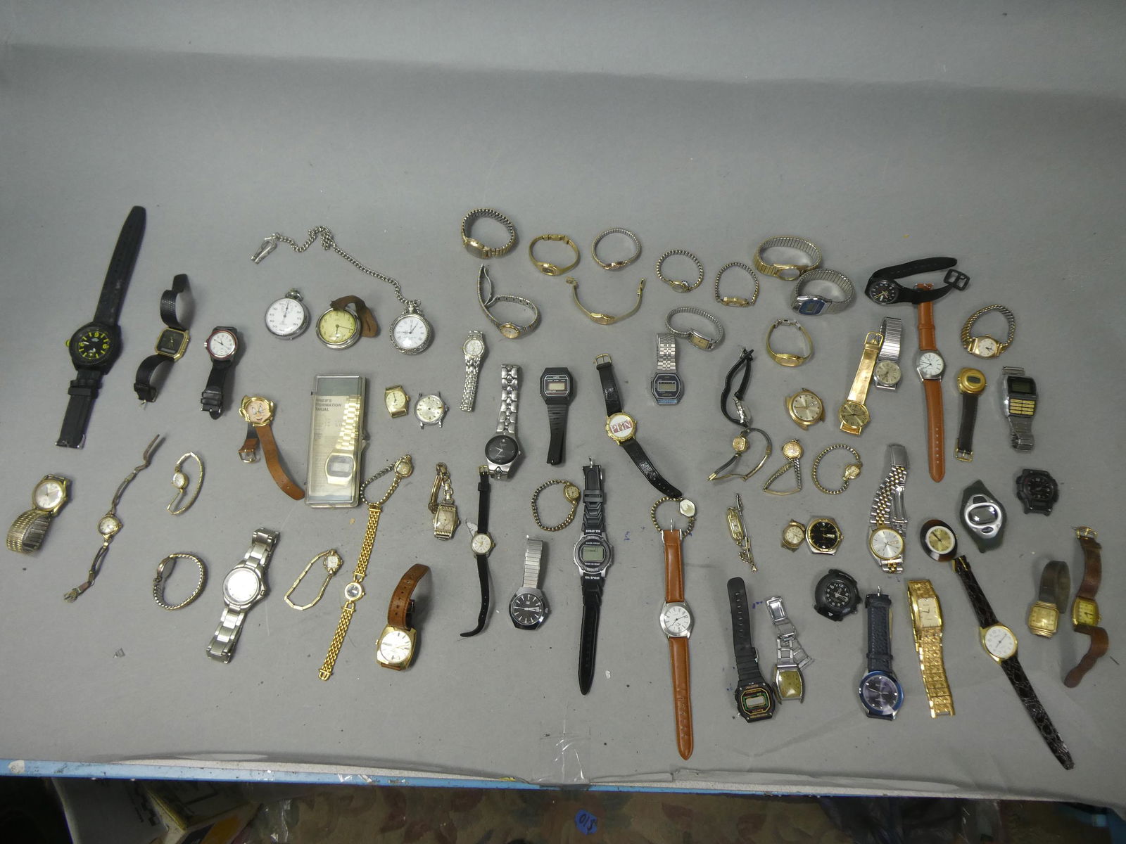 Large Lot Assorted Antique Vintage Watches Wristwatches (1 of 14)