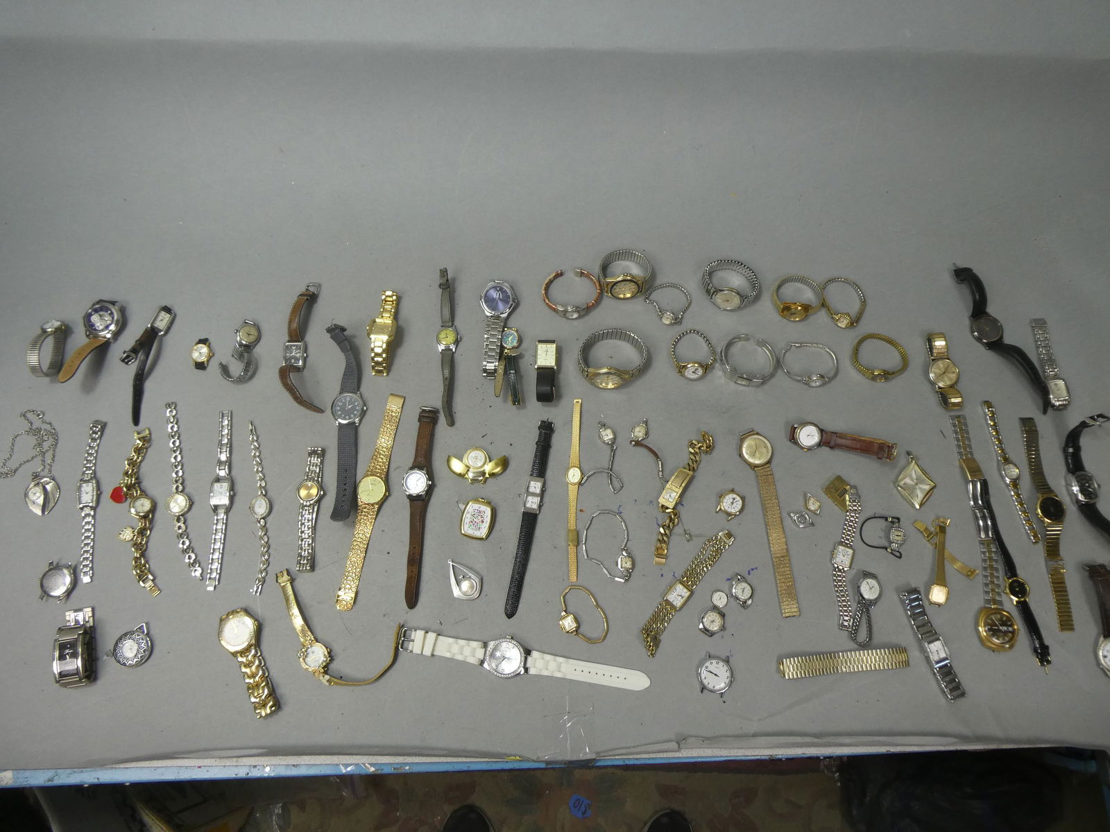 Large Lot Assorted Antique Vintage Watches Wristwatches (1 of 18)