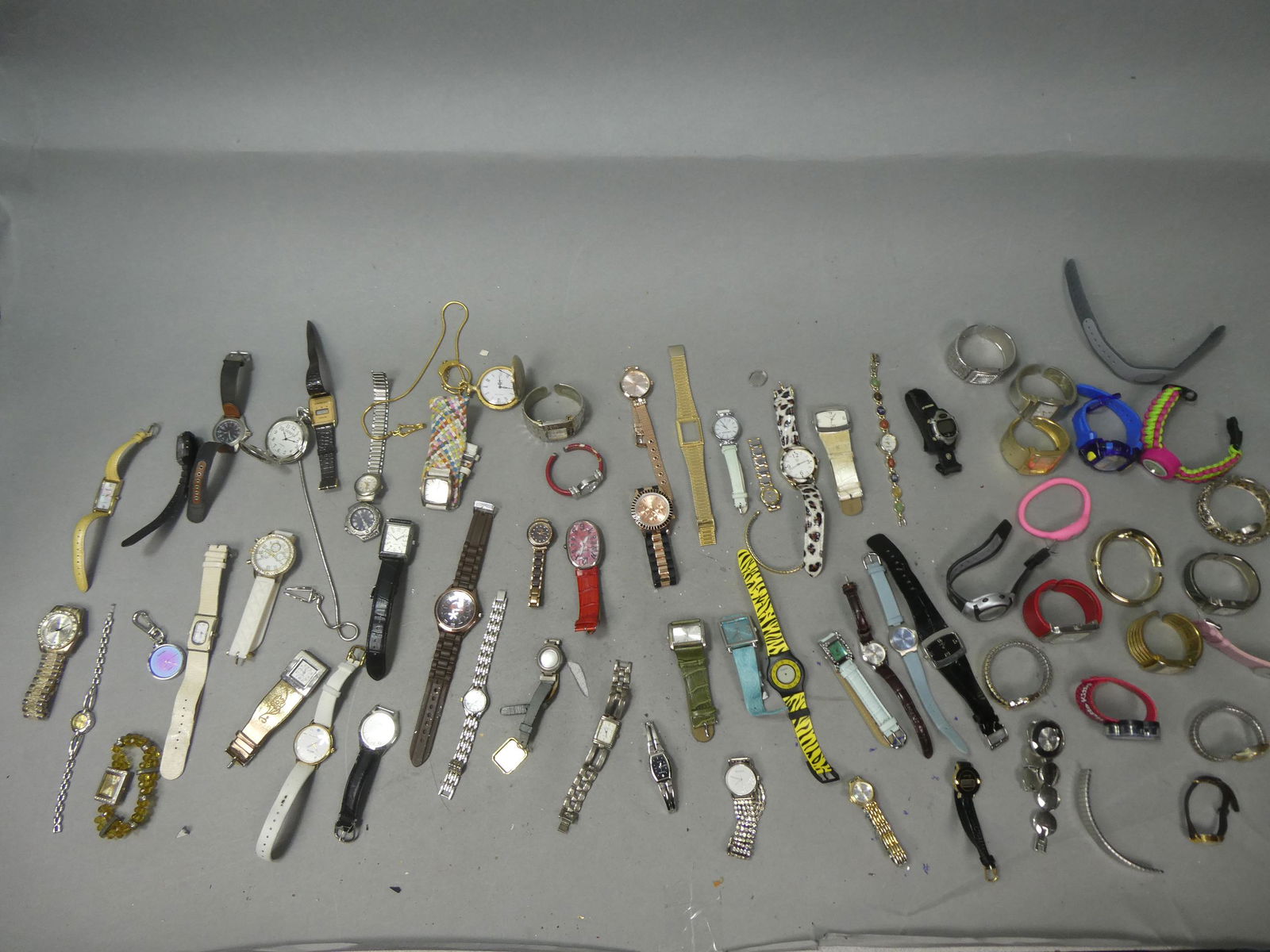 Large Lot Assorted Antique Vintage Watches Wristwatches (1 of 14)