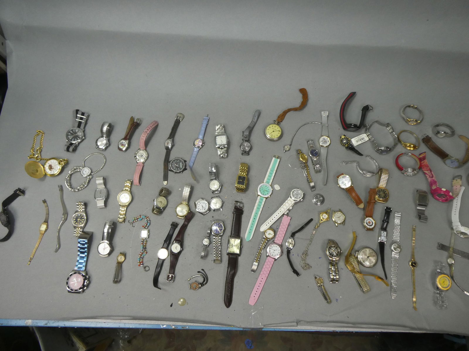 Large Lot Assorted Antique Vintage Watches Wristwatches (1 of 15)