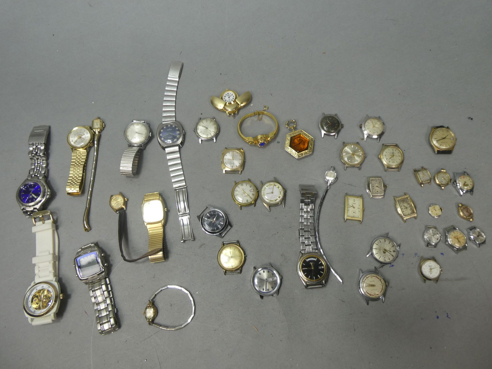 Large Lot Assorted Antique Vintage Watches Wristwatches (1 of 8)