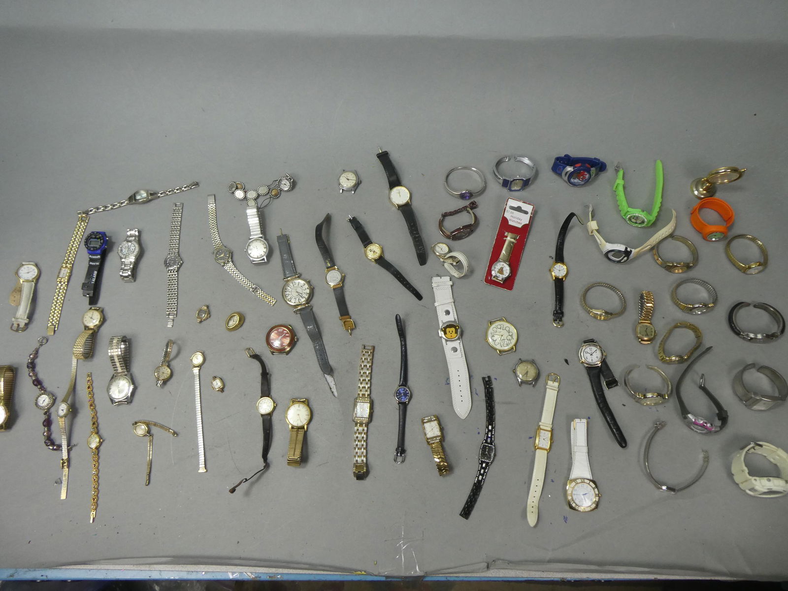 Large Lot Assorted Antique Vintage Watches Wristwatches (1 of 12)