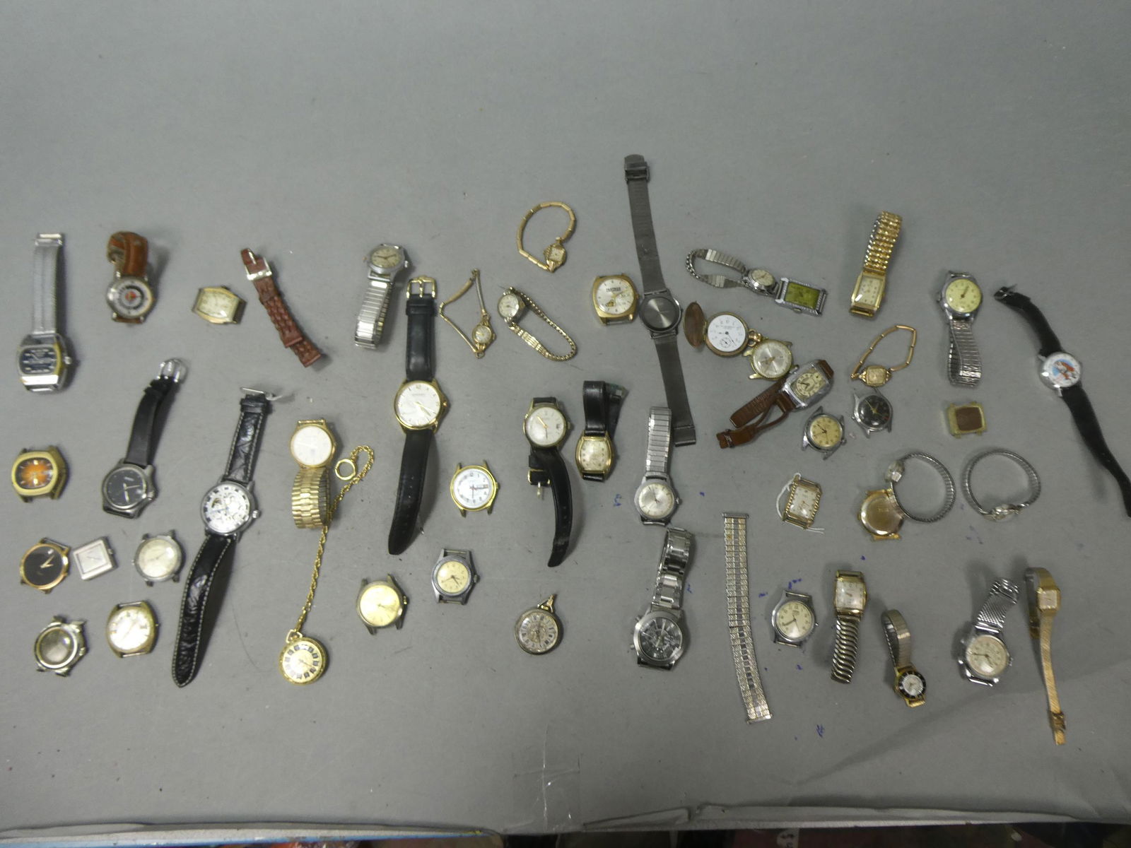 Large Lot Assorted Antique Vintage Watches Wristwatches (1 of 13)