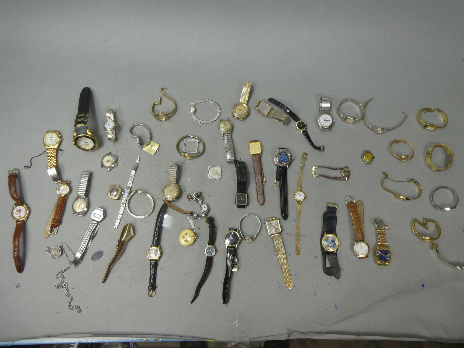 Large Lot Assorted Antique Vintage Watches Wristwatches (1 of 13)