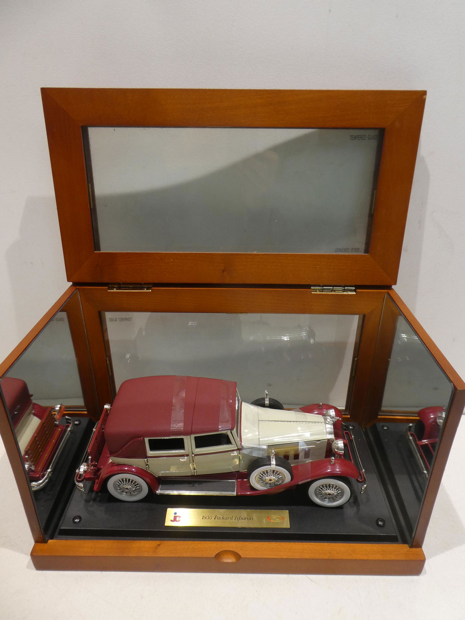 1/18 Scale Signature 1930 Packard Die Cast Model (1 of 4)